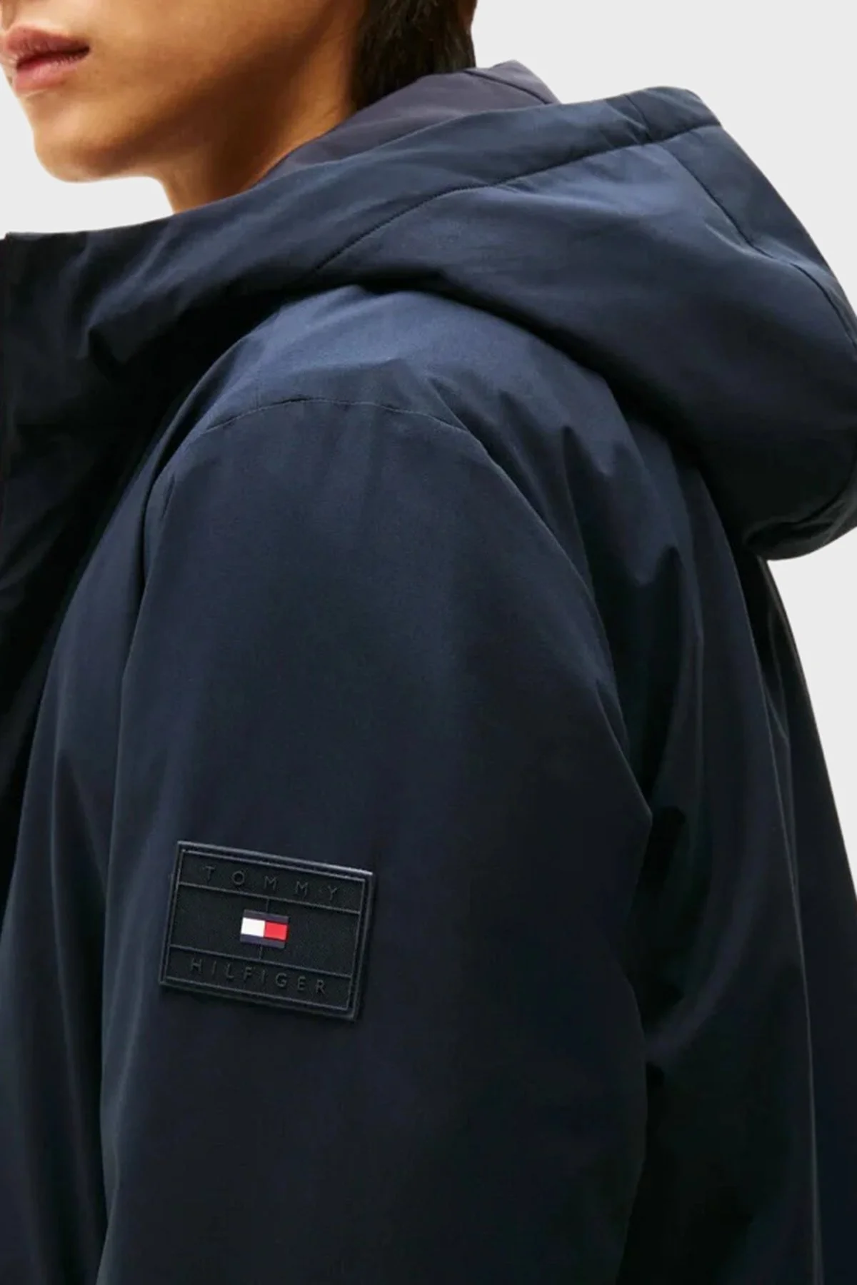 Tommy Hilfiger Regular Fit Logolu Kapüşonlu Erkek Mont MW0MW41082 DW5 LACİVERT - 3