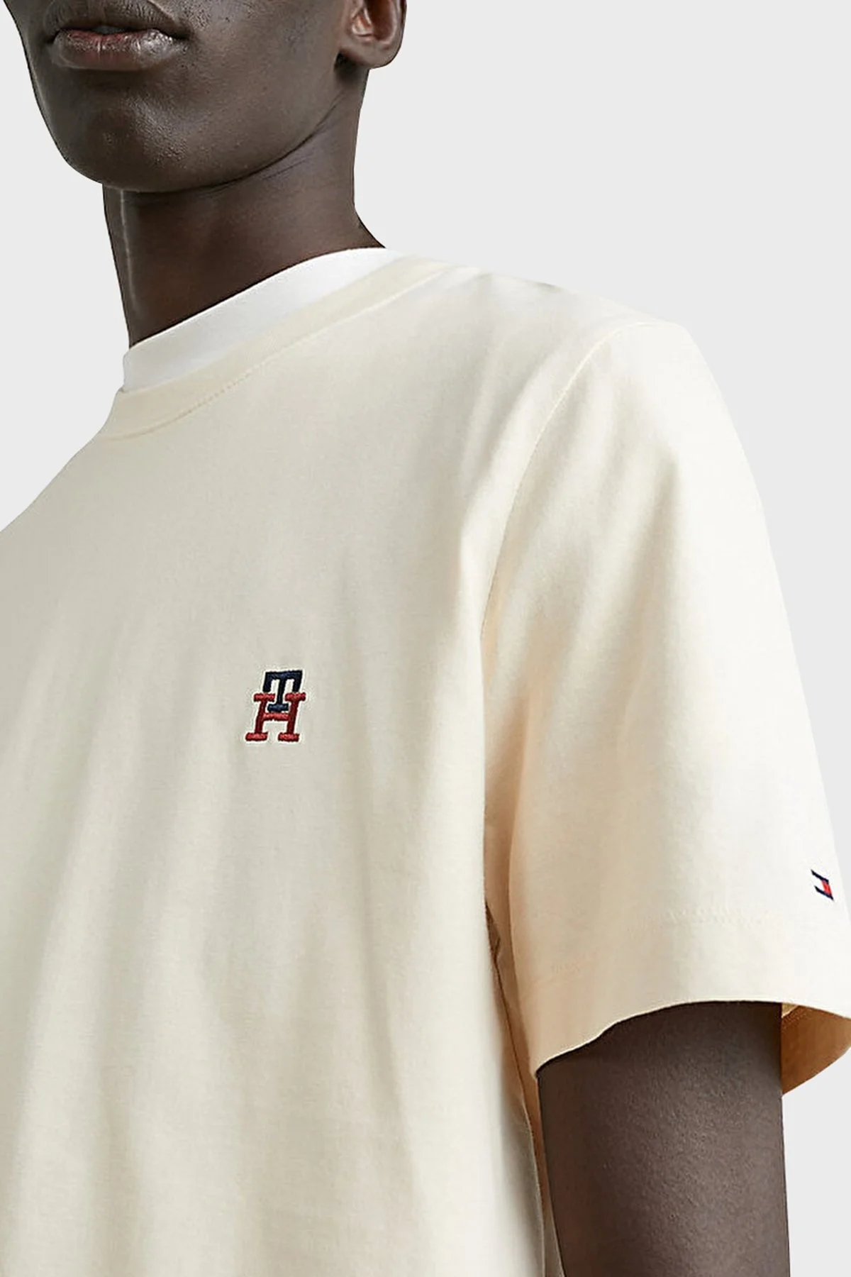 Tommy Hilfiger Saf Pamuklu Jarse Regular Fit Bisiklet Yaka Erkek T Shirt MW0MW30054 AC0 KREM - 2