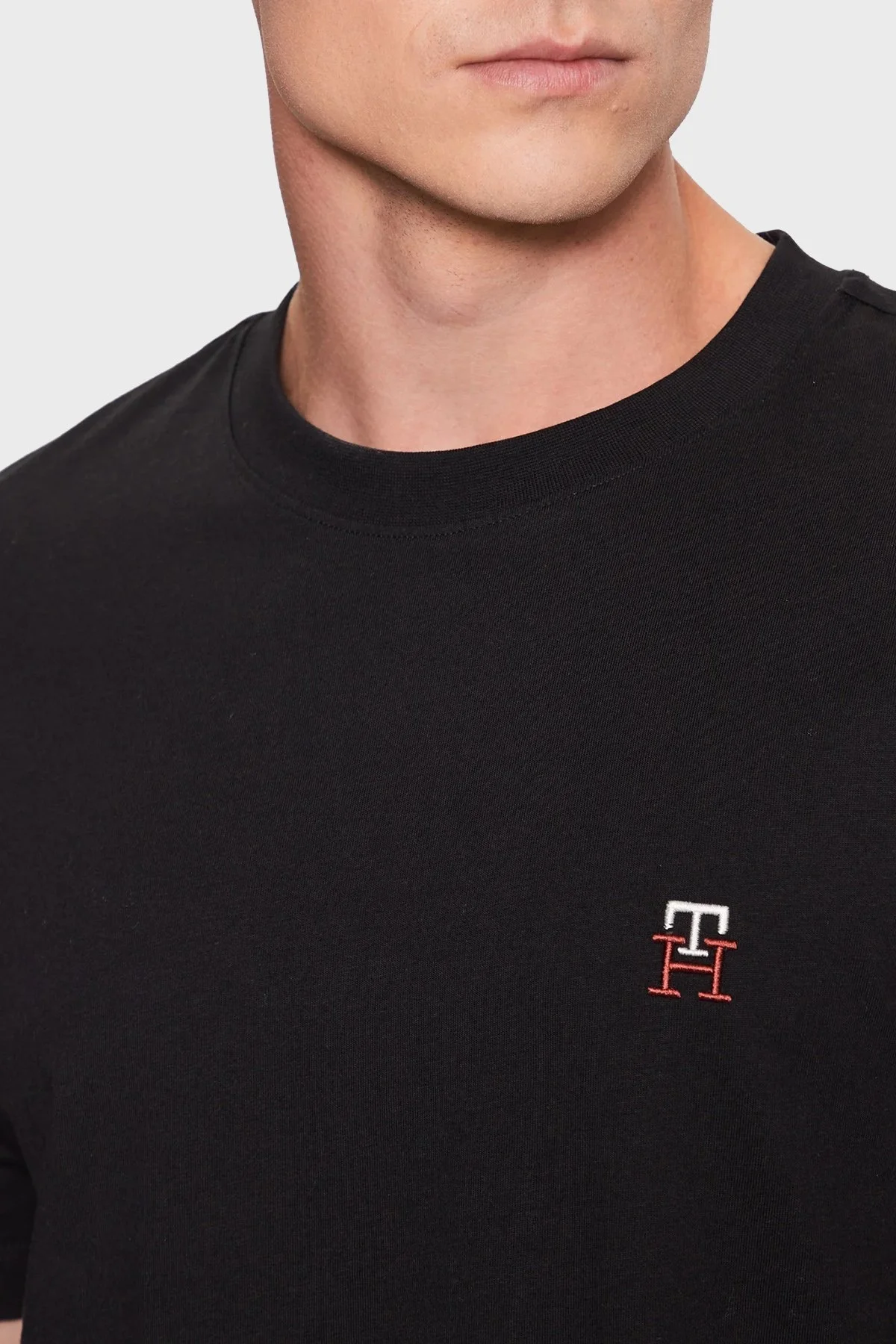 Tommy Hilfiger Saf Pamuklu Jarse Regular Fit Bisiklet Yaka Erkek T Shirt MW0MW30054 BDS SİYAH - 5