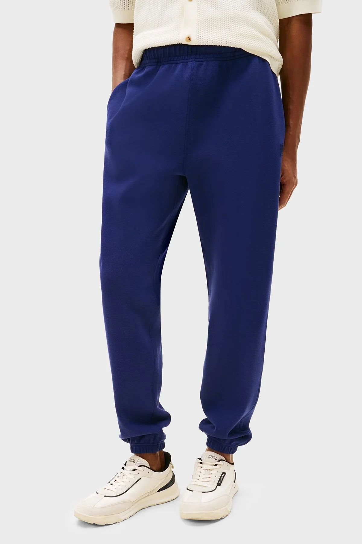 Tommy Hilfiger Streç Pamuklu Regular Fit Normal Bel Dar Paça Jogger Erkek Pantolon MW0MW39409 C7G MAVİ - 1