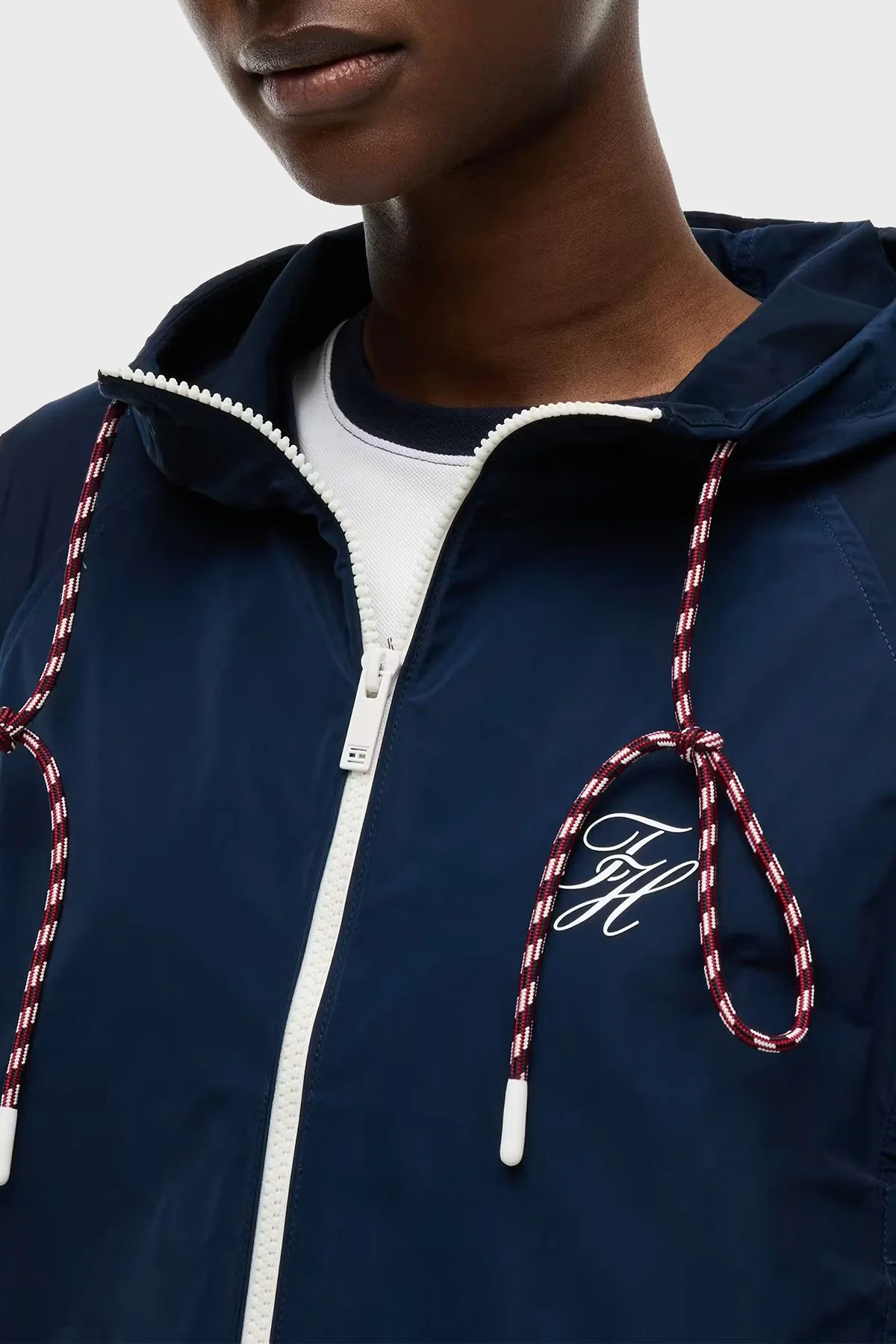 Tommy Hilfiger Su Geçirmez Kapüşonlu Yaka Kadın Mont WW0WW49852 C1G Lacivert - 4