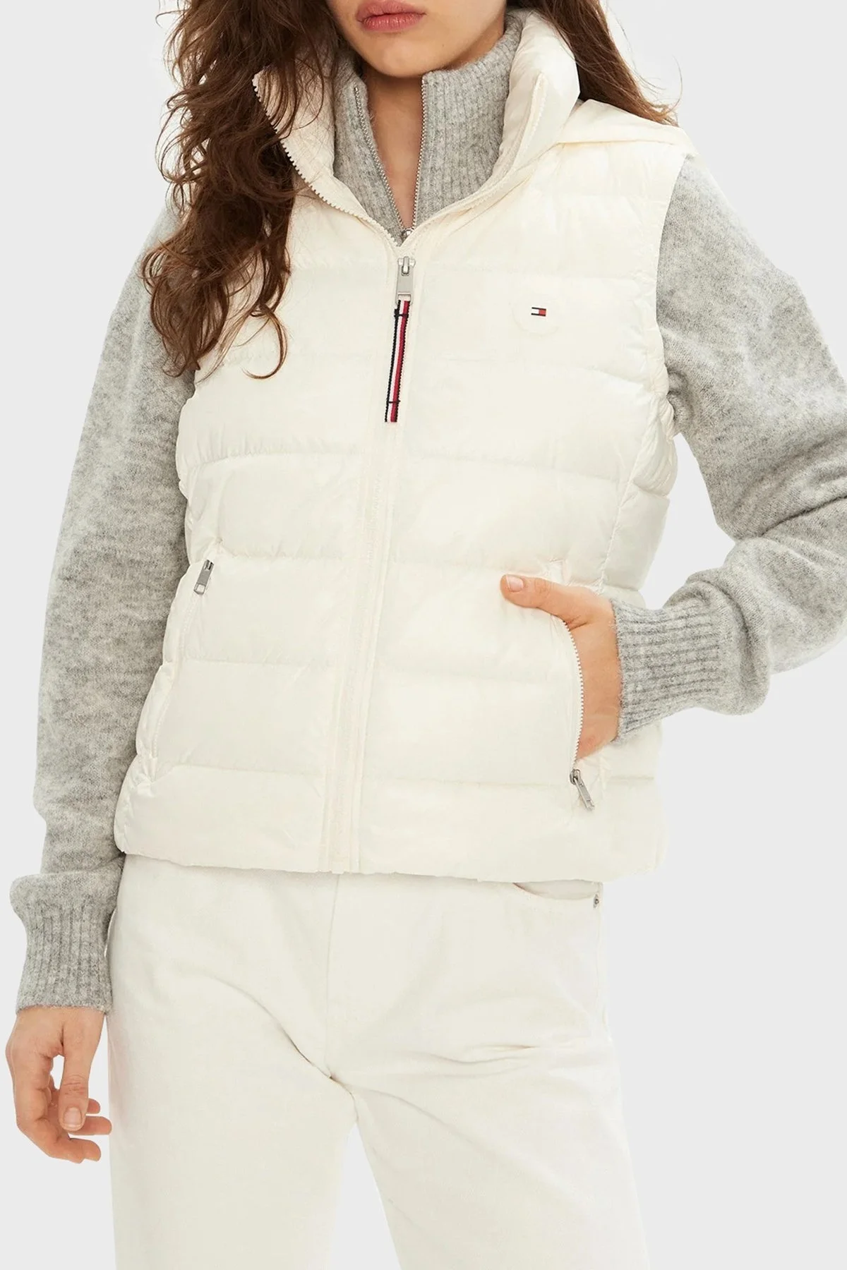 Tommy Hilfiger Su itici Regular Fit Gizli Kapüşonlu Dik Yaka Şişme Bayan Yelek WW0WW43773 Z00 AÇIK BEJ - 1