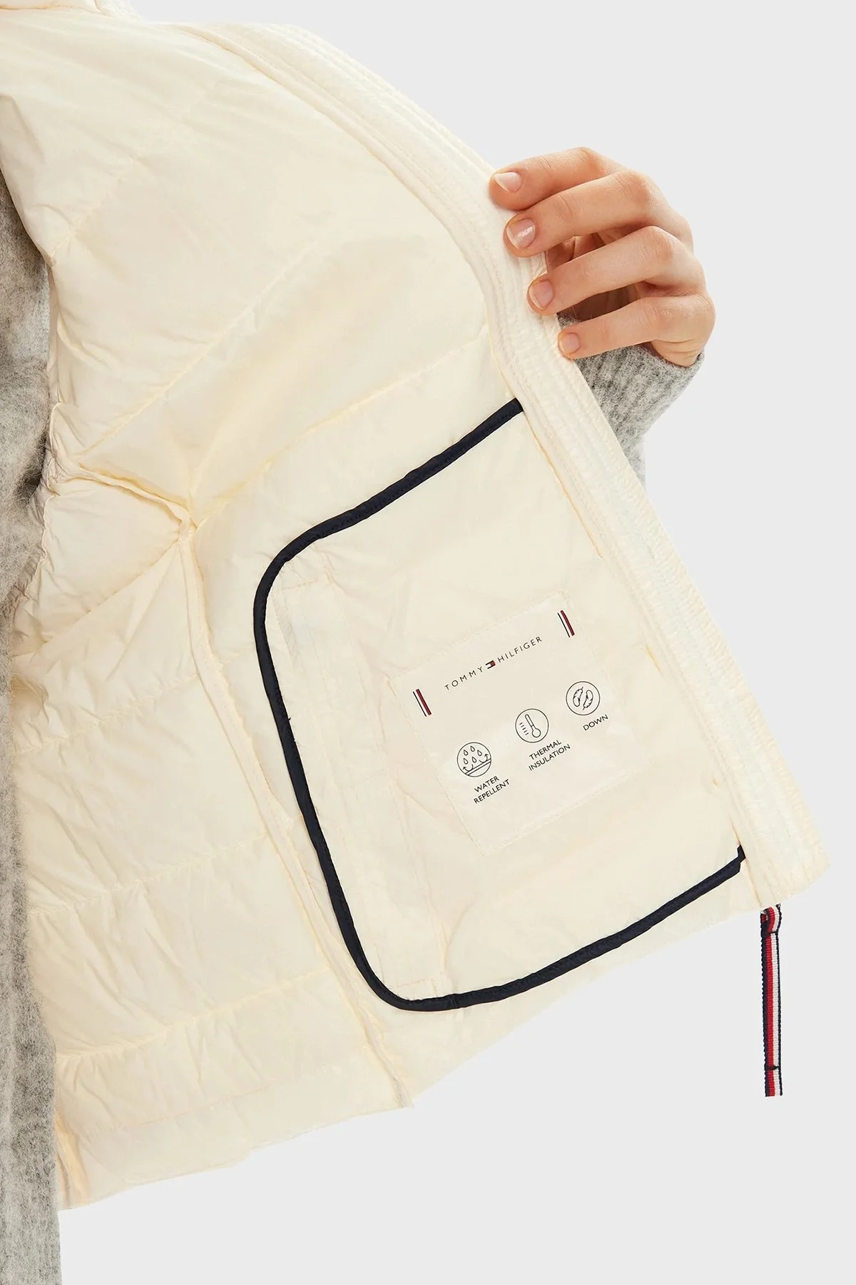 Tommy Hilfiger Su itici Regular Fit Gizli Kapüşonlu Dik Yaka Şişme Bayan Yelek WW0WW43773 Z00 AÇIK BEJ - 5