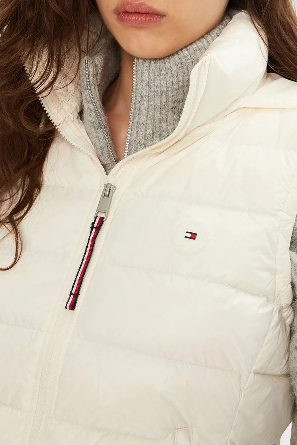 Tommy Hilfiger Su itici Regular Fit Gizli Kapüşonlu Dik Yaka Şişme Bayan Yelek WW0WW43773 Z00 AÇIK BEJ - 6