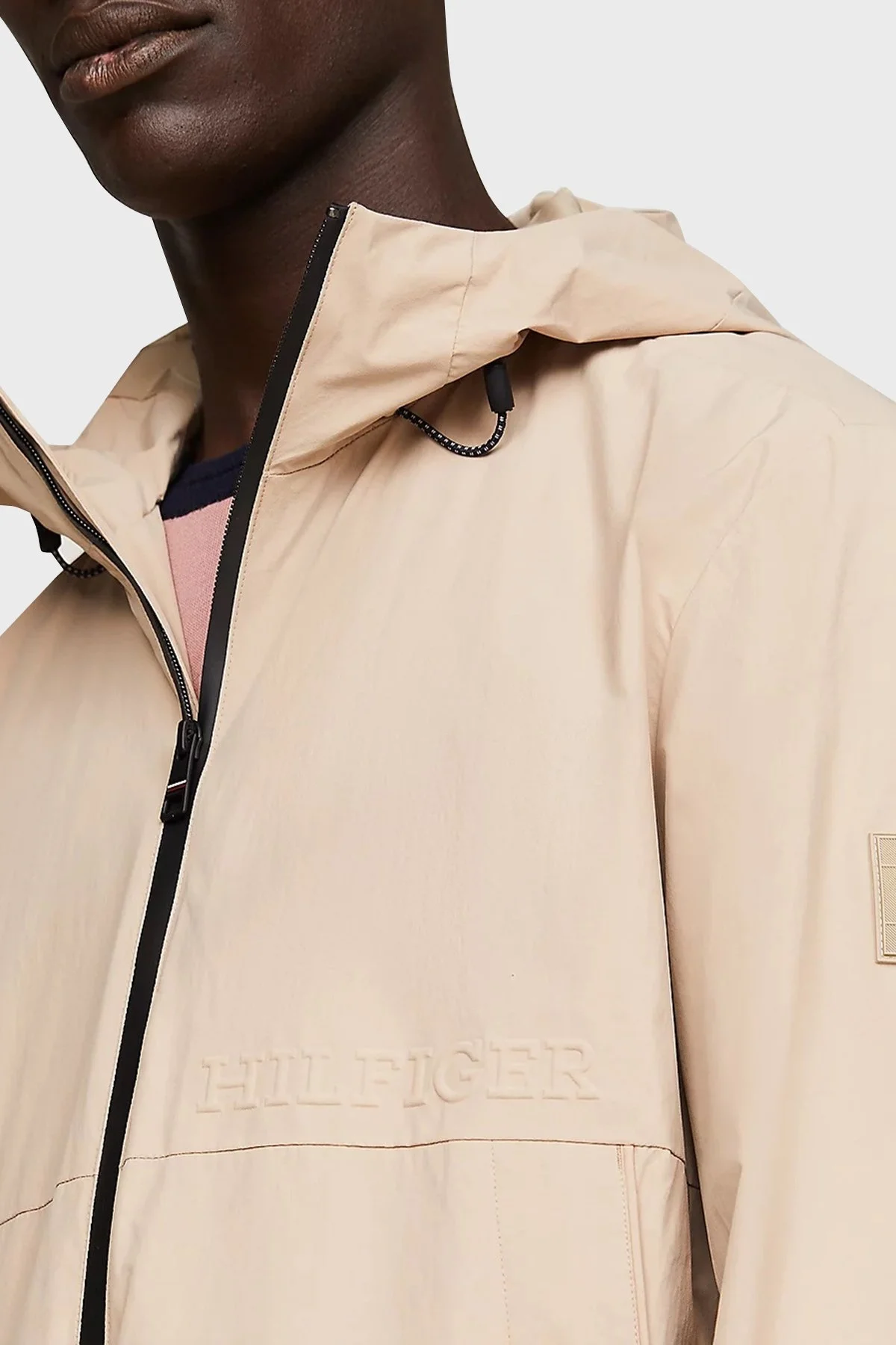 Tommy Hilfiger Sura Dayanıklı Regular Fit Kapüşonlu Erkek Mont MW0MW34456 AEG BEJ - 4
