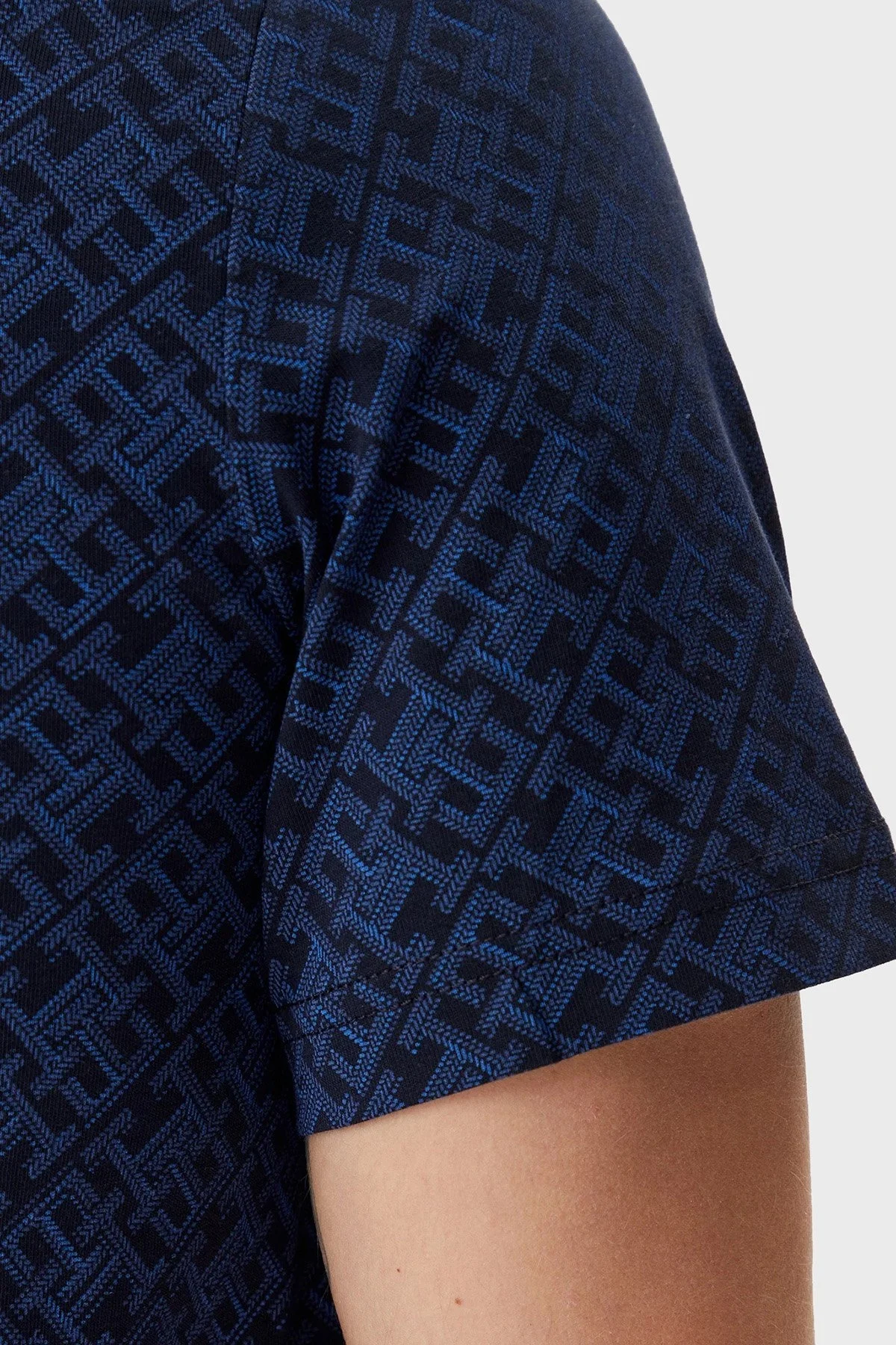 Tommy Hilfiger Tamamı Logolu % 100 Pamuk Regular Fit Bisiklet Yaka Erkek T Shirt MW0MW39251 DW5 LACİVERT - 10