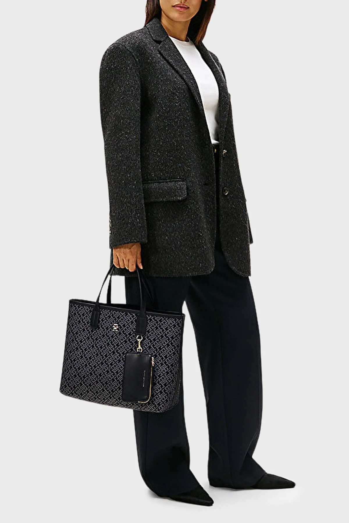 Tommy Hilfiger Tamamı Logolu Çıkarılabilir Askılı Bayan Çanta AW0AW17685 BDS SİYAH - 2