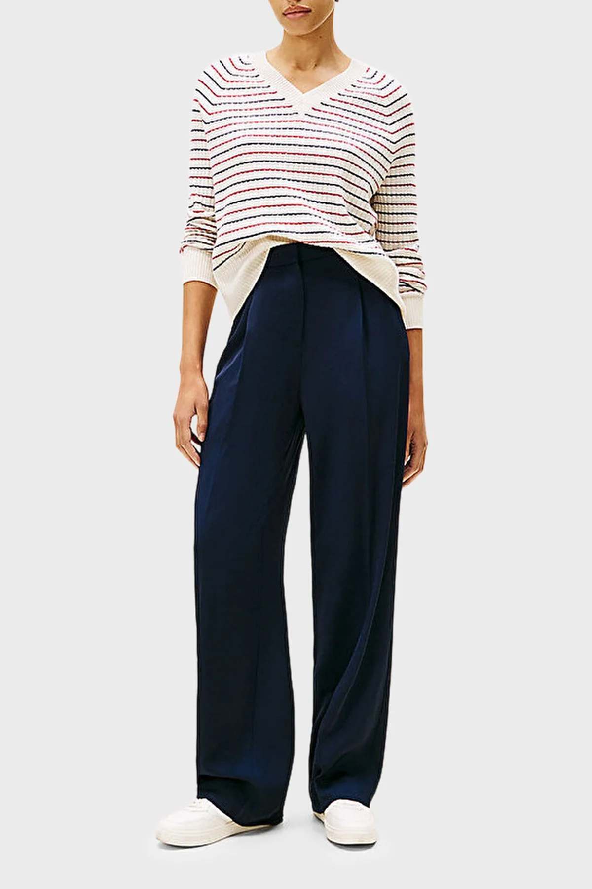 Tommy Hilfiger Yün ve Kaşmir Karışımlı Relaxed Fit V Yaka Bayan Kazak WW0WW46417 0FH BEYAZ-LACİVERT - 2