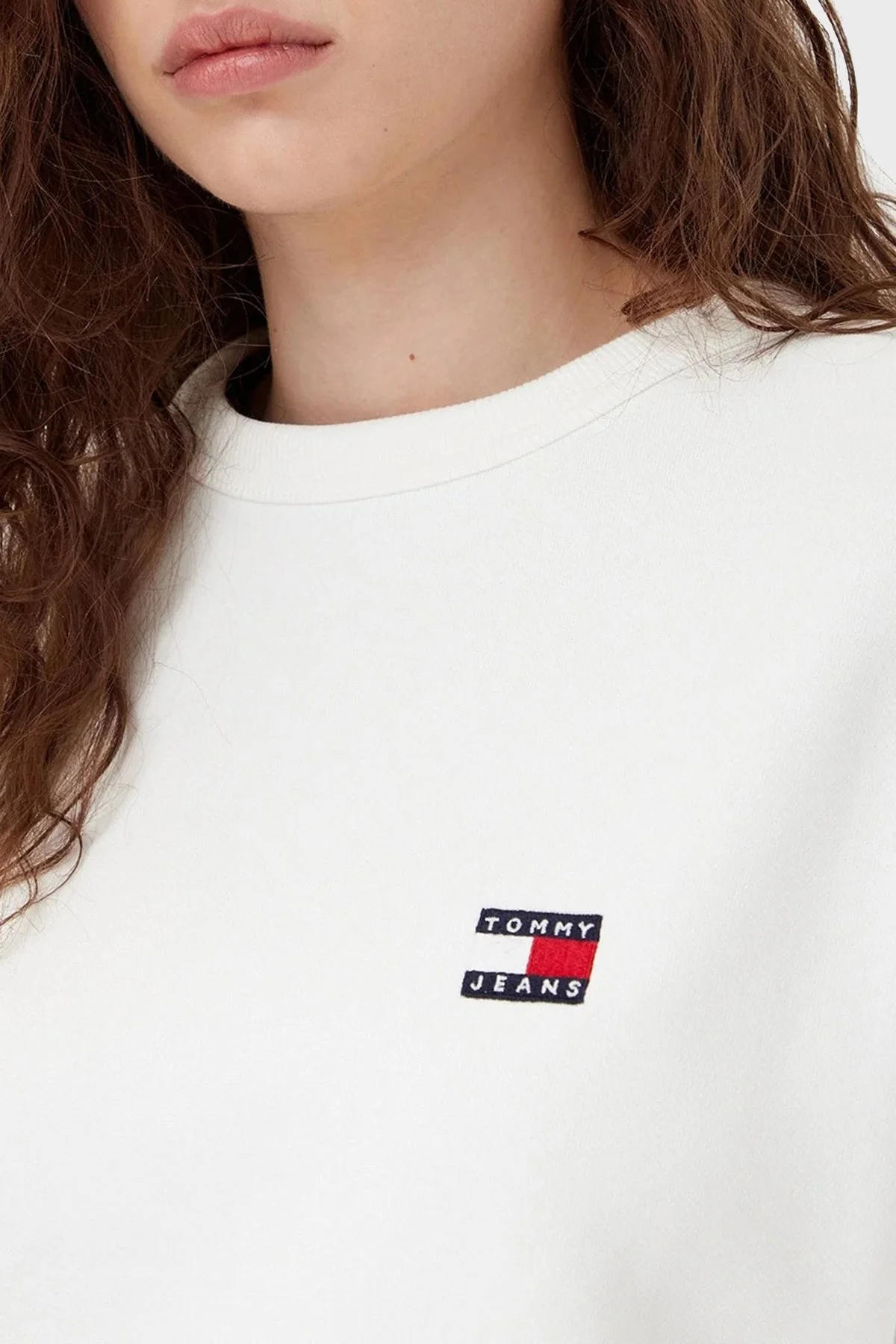 Tommy Jeans % 100 Pamuk Boxy Fit Bisiklet Yaka Bayan Sweat DW0DW19408 YBL BEYAZ - 4