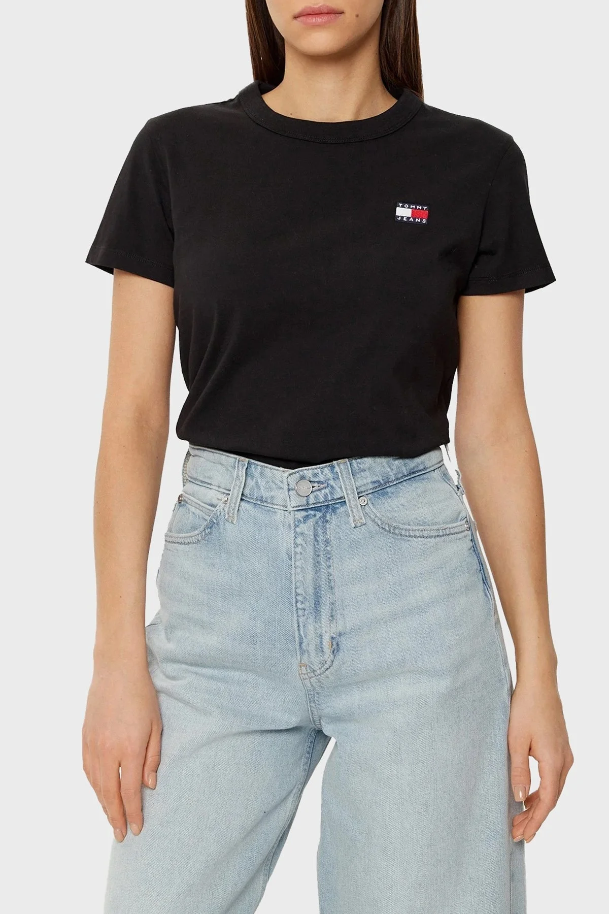 Tommy Jeans % 100 Pamuk Regular Fit Bisiklet Yaka Bayan T Shirt DW0DW20153 BDS SİYAH - 1