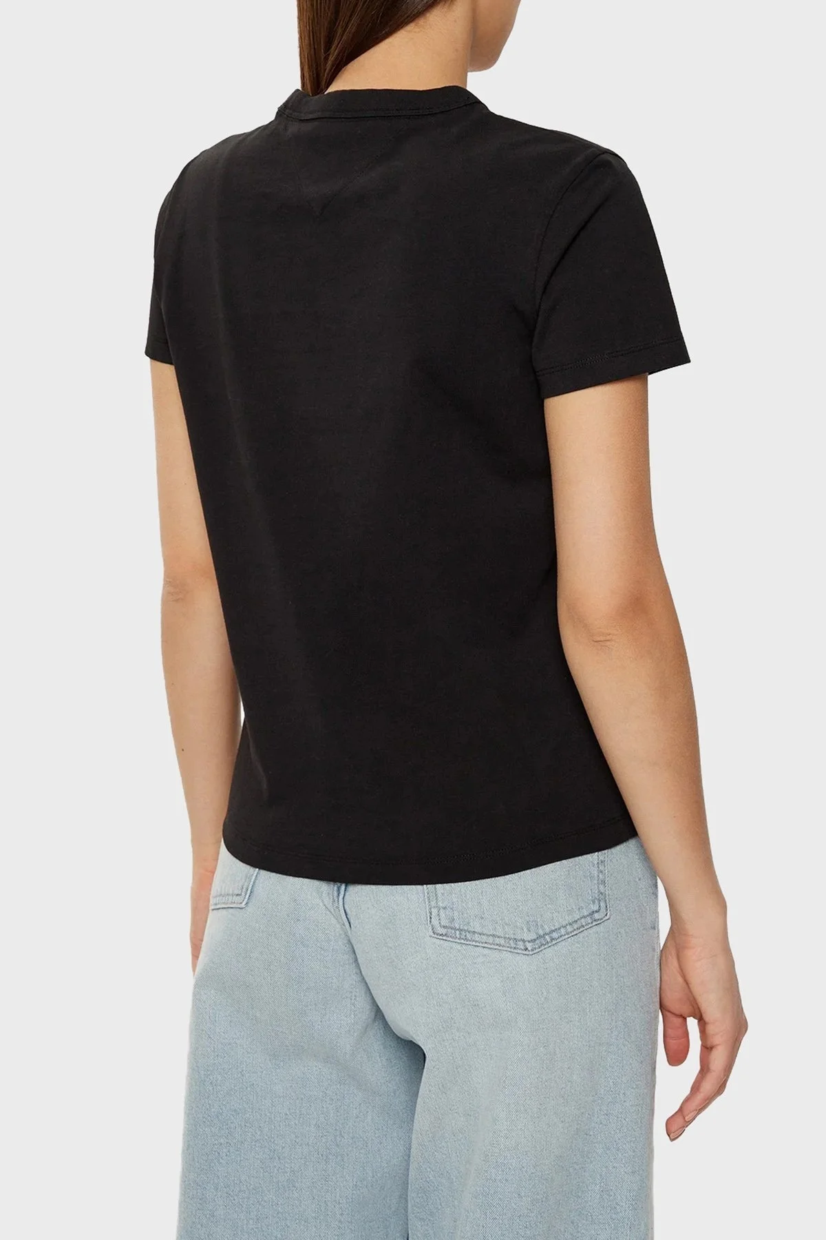 Tommy Jeans % 100 Pamuk Regular Fit Bisiklet Yaka Bayan T Shirt DW0DW20153 BDS SİYAH - 2