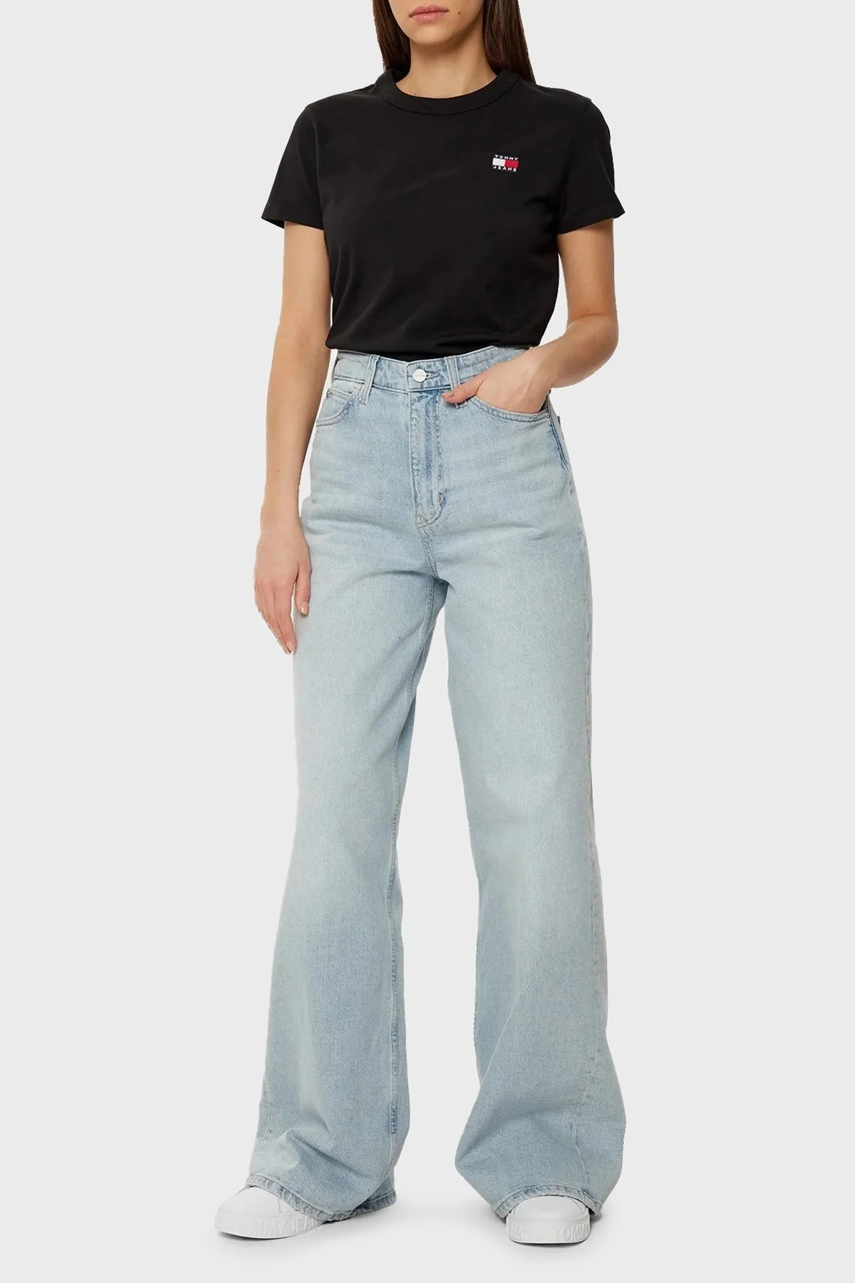 Tommy Jeans % 100 Pamuk Regular Fit Bisiklet Yaka Bayan T Shirt DW0DW20153 BDS SİYAH - 3