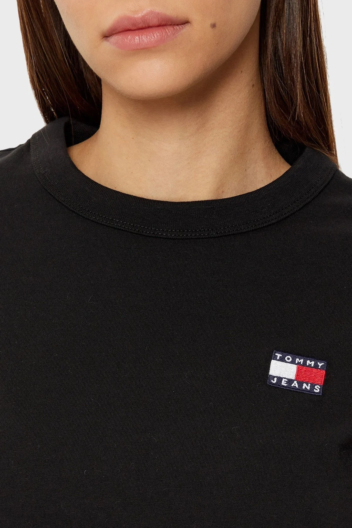 Tommy Jeans % 100 Pamuk Regular Fit Bisiklet Yaka Bayan T Shirt DW0DW20153 BDS SİYAH - 4