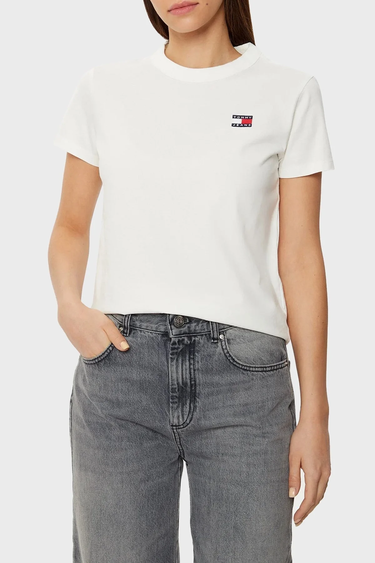 Tommy Jeans % 100 Pamuk Regular Fit Bisiklet Yaka Bayan T Shirt DW0DW20153 YBL BEYAZ - 1