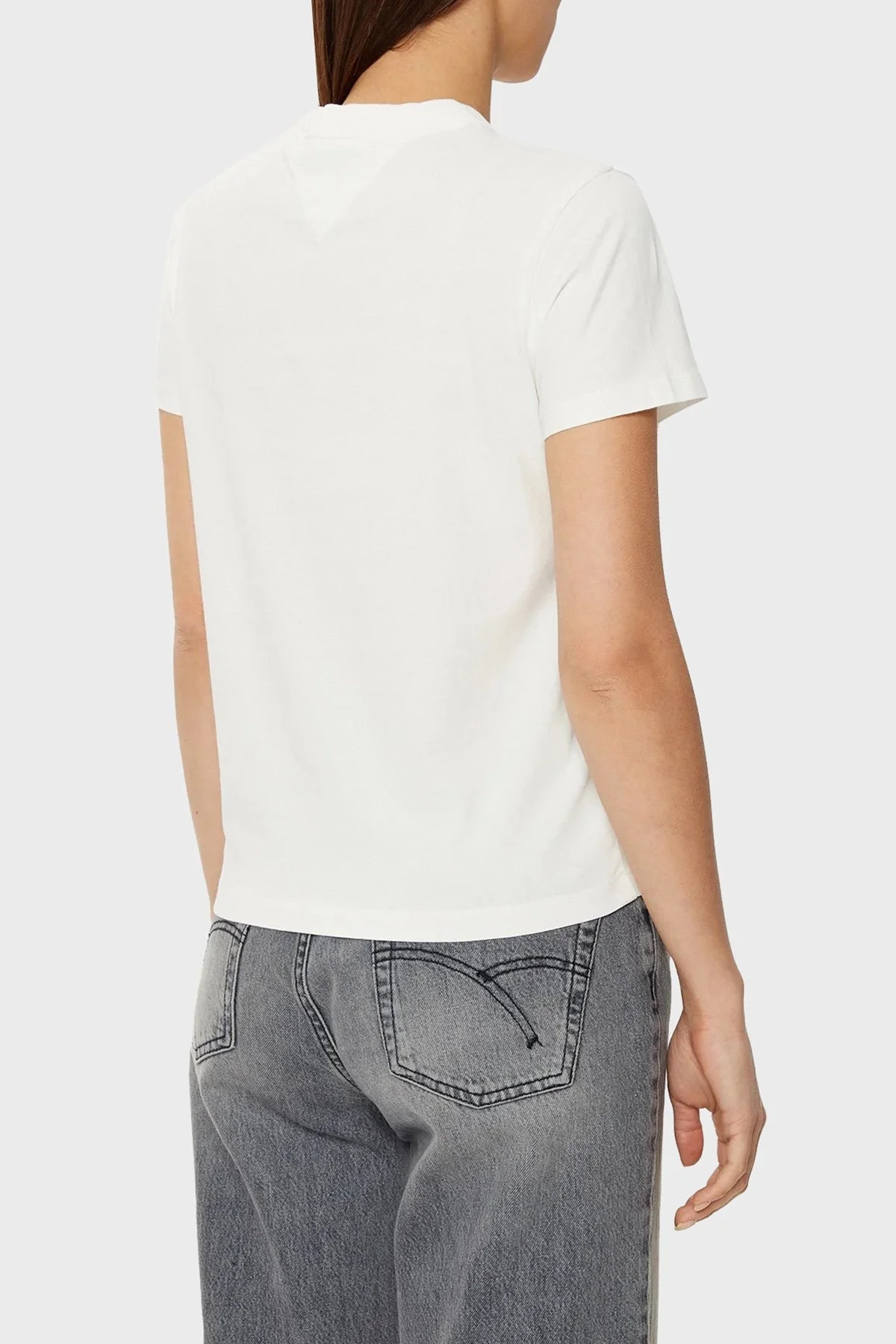 Tommy Jeans % 100 Pamuk Regular Fit Bisiklet Yaka Bayan T Shirt DW0DW20153 YBL BEYAZ - 2