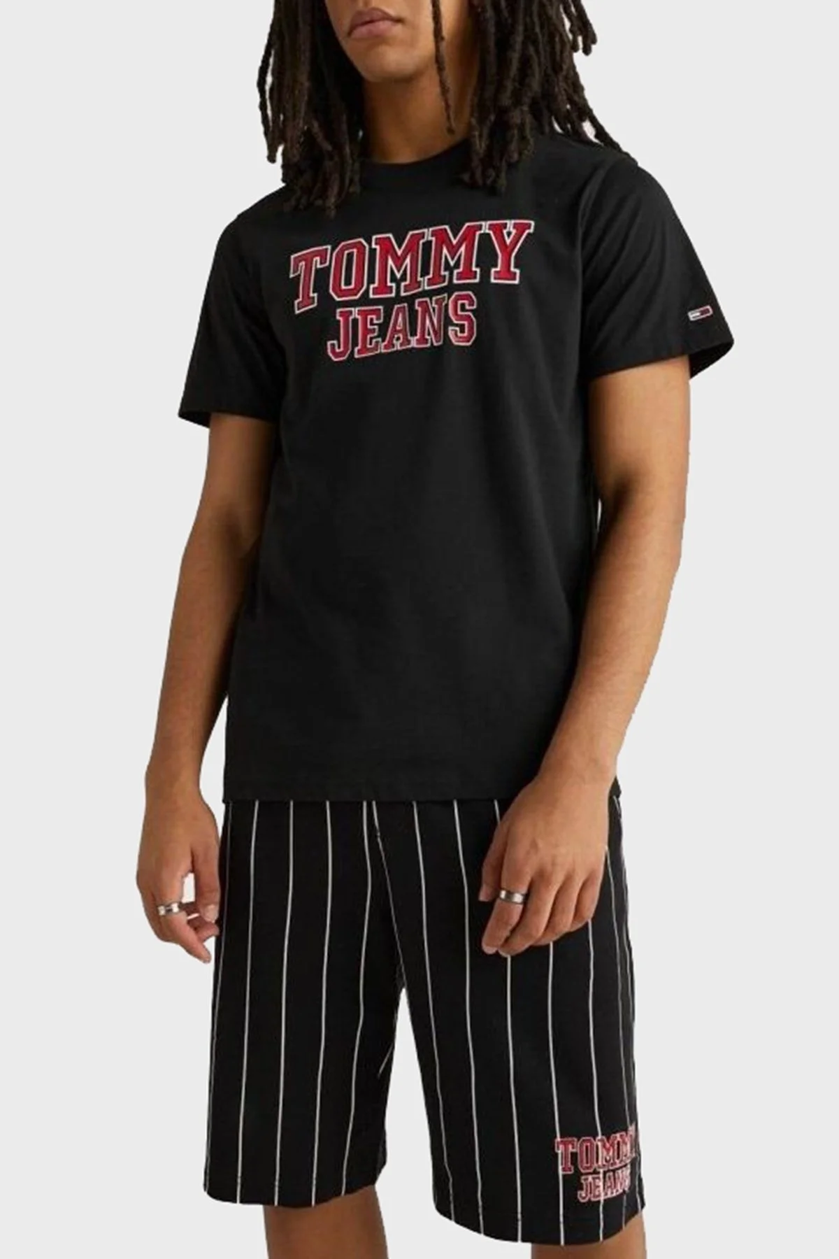 Tommy Jeans % 100 Pamuk Regular Fit Bisiklet Yaka Erkek T Shirt DM0DM16405 BDS SİYAH - 1