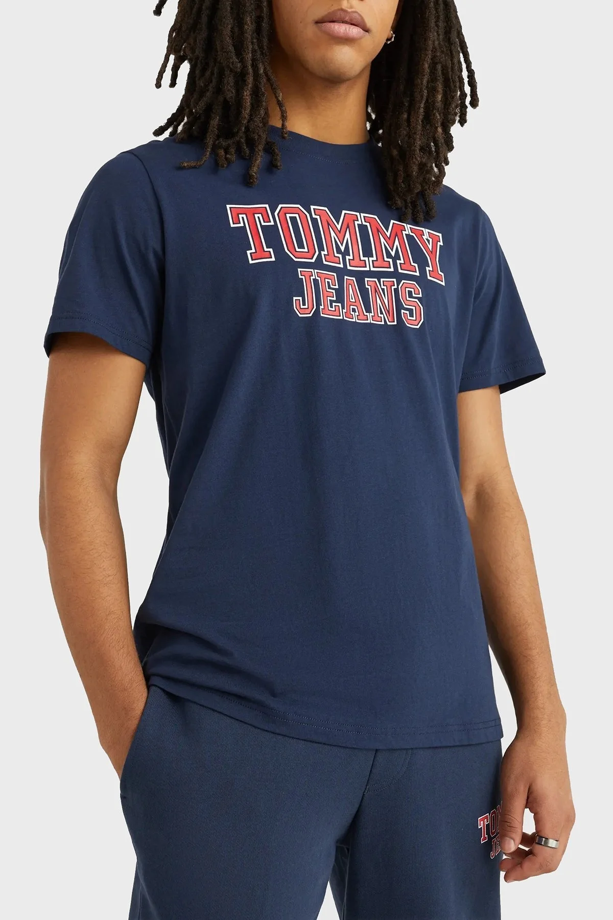 Tommy Jeans % 100 Pamuk Regular Fit Bisiklet Yaka Erkek T Shirt DM0DM16405 C87 LACİVERT - 1