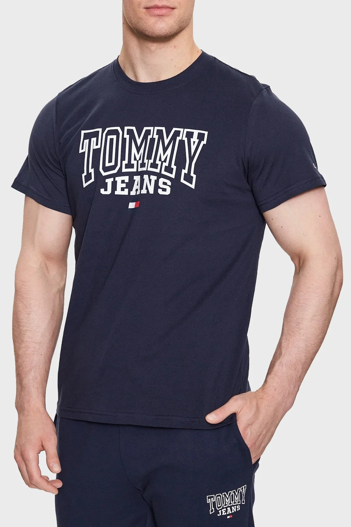 Tommy Jeans % 100 Pamuk Regular Fit Bisiklet Yaka Erkek T Shirt DM0DM16831 C87 LACİVERT - 1