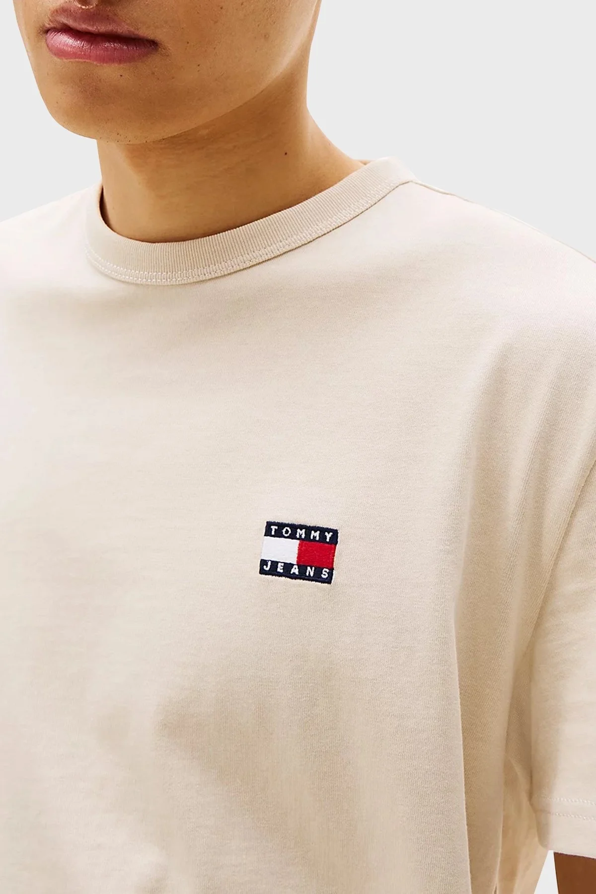 Tommy Jeans % 100 Pamuk Regular Fit Bisiklet Yaka Erkek T Shirt DM0DM20322 ACG BEJ - 9