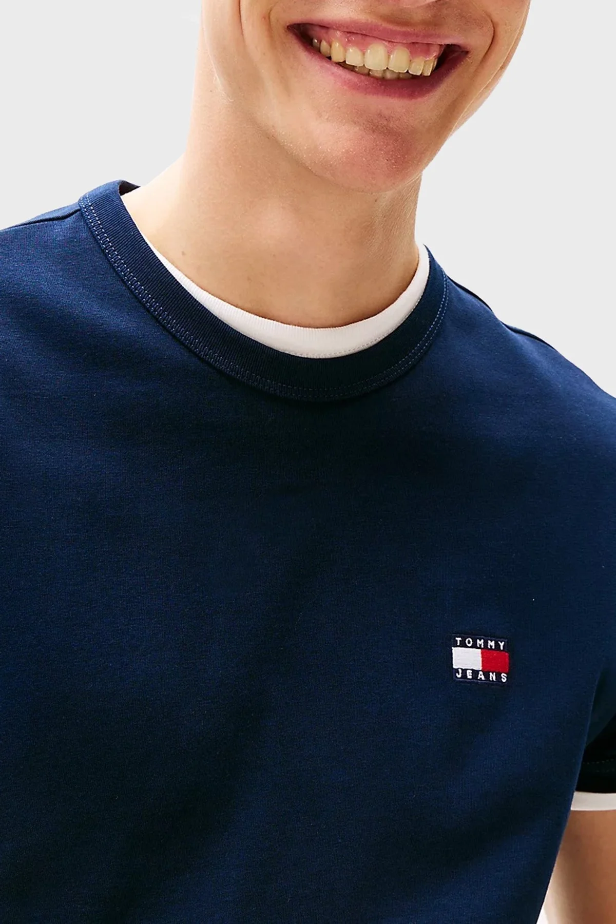 Tommy Jeans % 100 Pamuk Regular Fit Bisiklet Yaka Erkek T Shirt DM0DM20322 C1G LACİVERT - 5