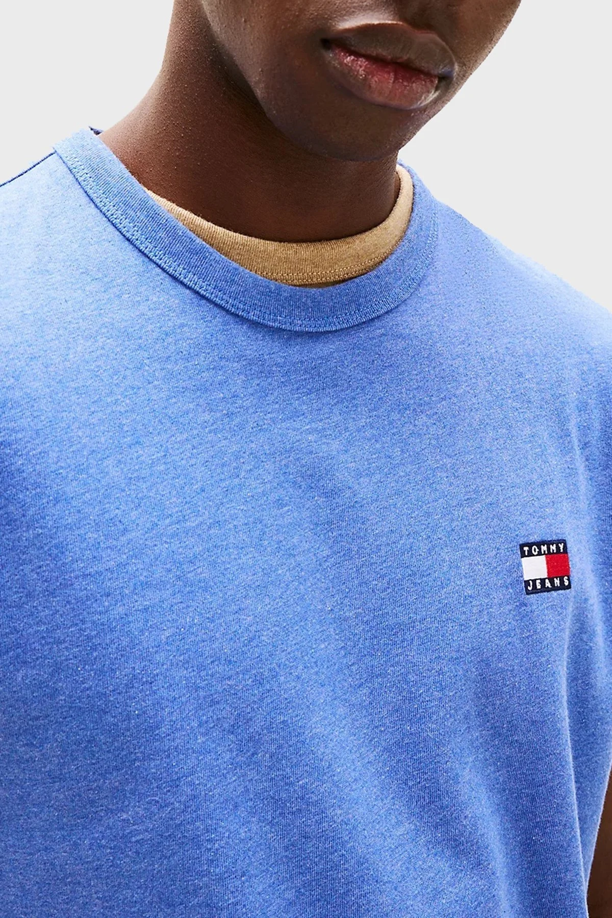 Tommy Jeans % 100 Pamuk Regular Fit Bisiklet Yaka Erkek T Shirt DM0DM20322 DSF AÇIK MAVİ - 9