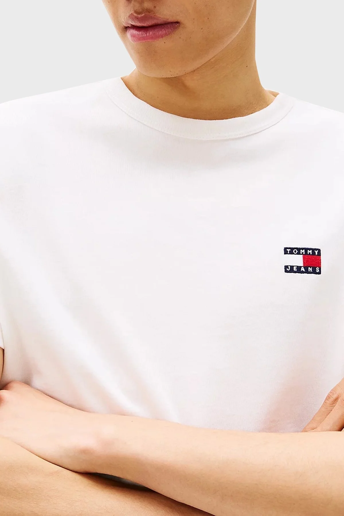 Tommy Jeans % 100 Pamuk Regular Fit Bisiklet Yaka Erkek T Shirt DM0DM20322 YBL BEYAZ - 4