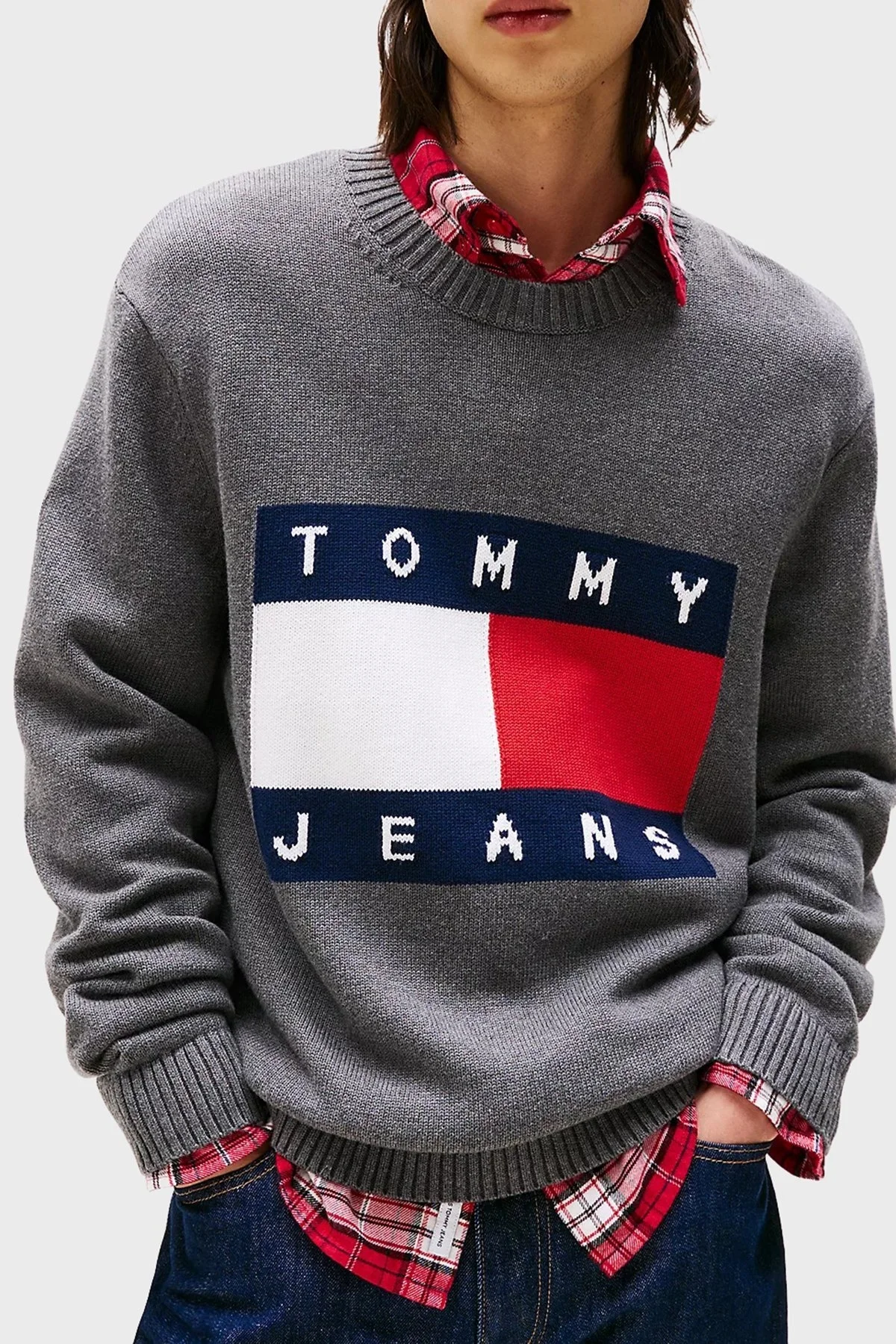 Tommy Jeans % 100 Pamuk Regular Fit Bisiklet Yaka Logolu Erkek Kazak DM0DM22105 PU2 GRİ - 1