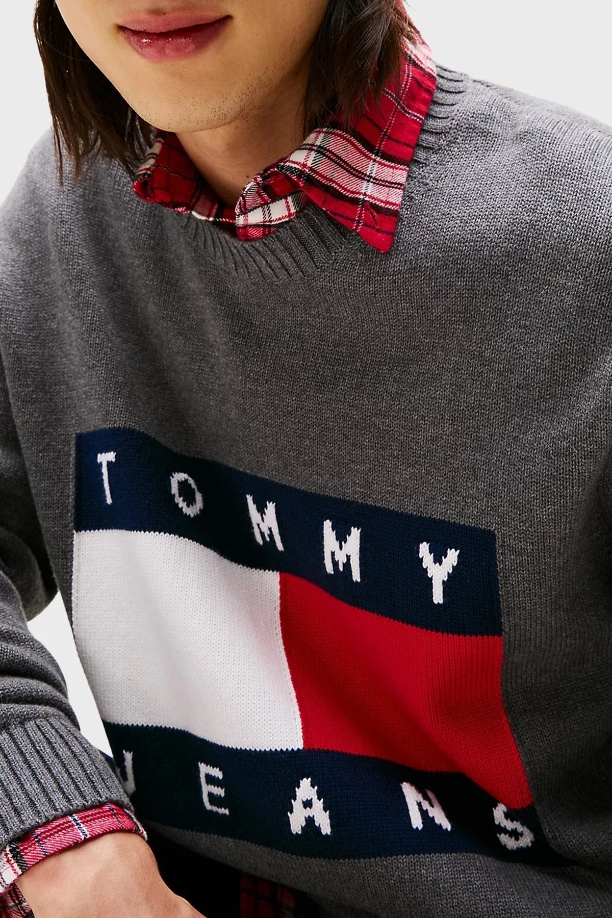 Tommy Jeans % 100 Pamuk Regular Fit Bisiklet Yaka Logolu Erkek Kazak DM0DM22105 PU2 GRİ - 4
