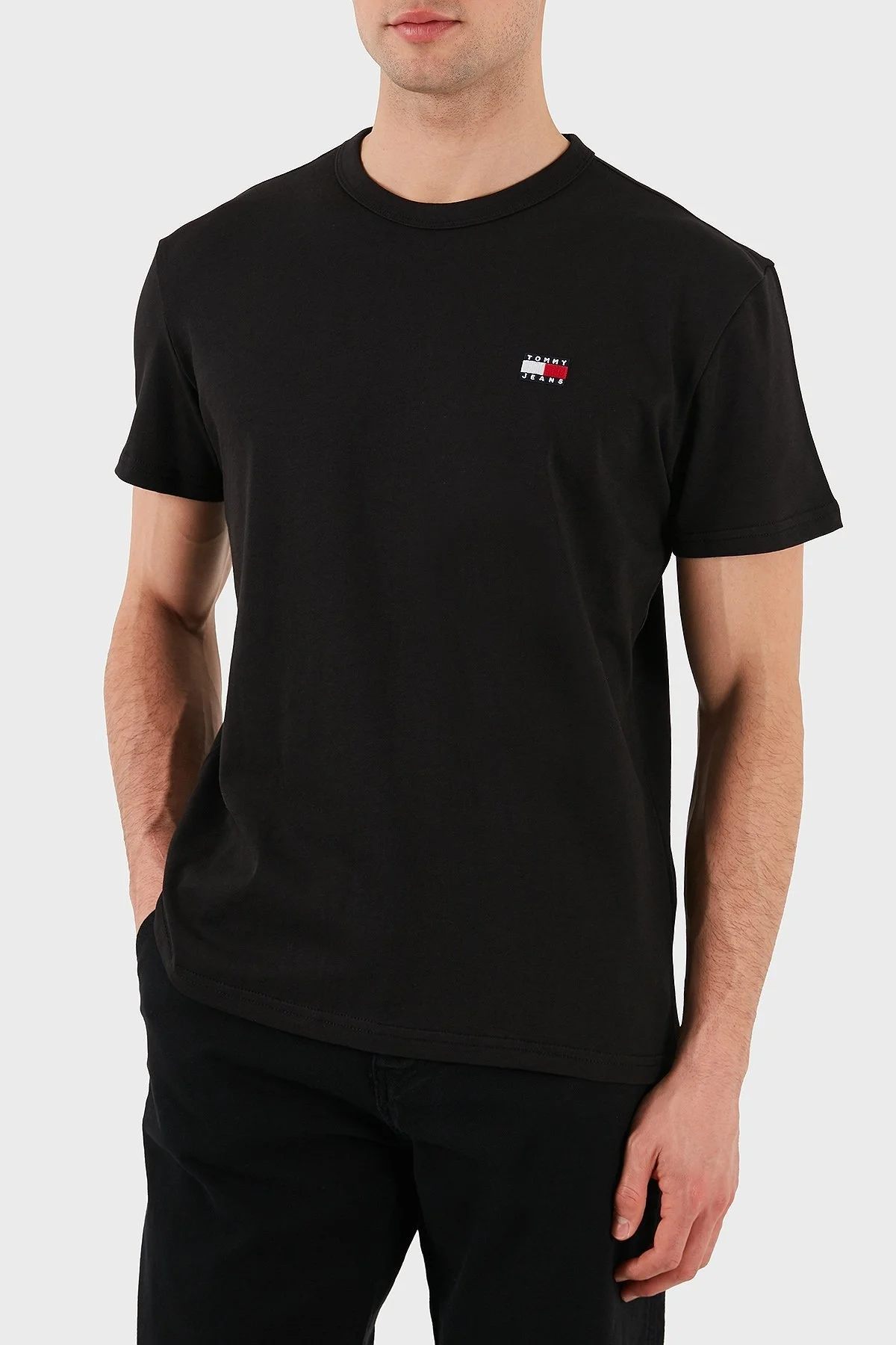 Tommy Jeans %100 Pamuk Regular Fit Bisiklet Yaka Logolu Erkek T Shirt DM0DM20322 BDS SİYAH - 2