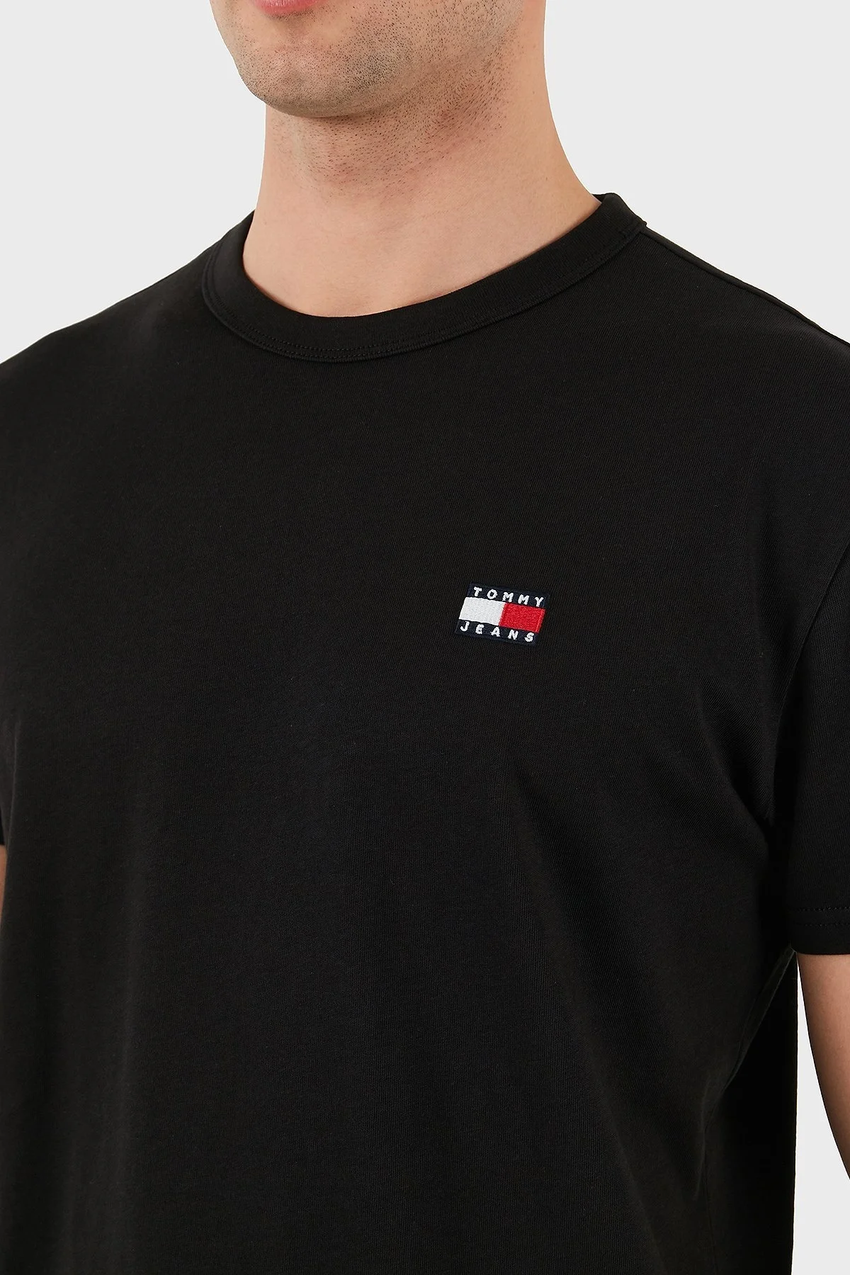 Tommy Jeans %100 Pamuk Regular Fit Bisiklet Yaka Logolu Erkek T Shirt DM0DM20322 BDS SİYAH - 5