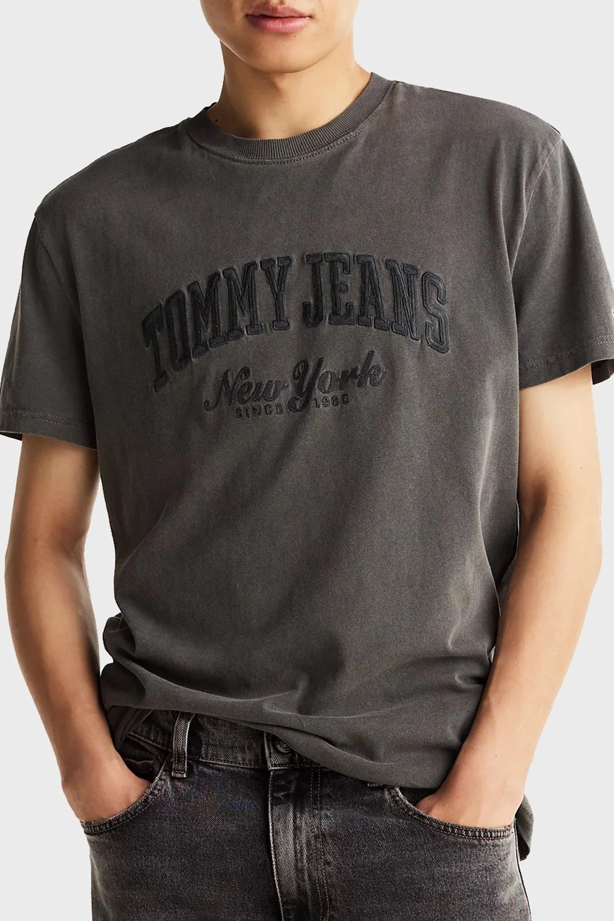 Tommy Jeans % 100 Pamuk Regular Fit Bisiklet Yaka Logolu Erkek T Shirt DM0DM20356 BDS SİYAH - 6