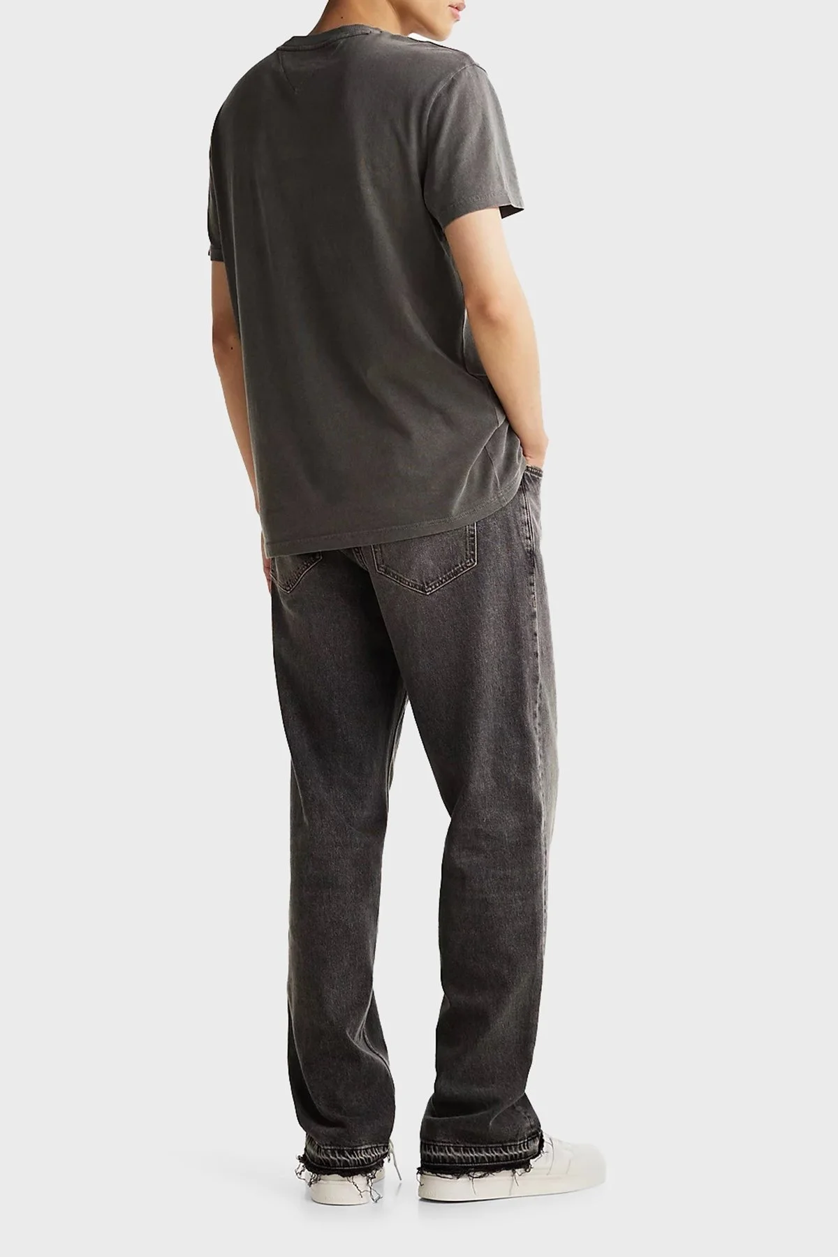 Tommy Jeans % 100 Pamuk Regular Fit Bisiklet Yaka Logolu Erkek T Shirt DM0DM20356 BDS SİYAH - 8