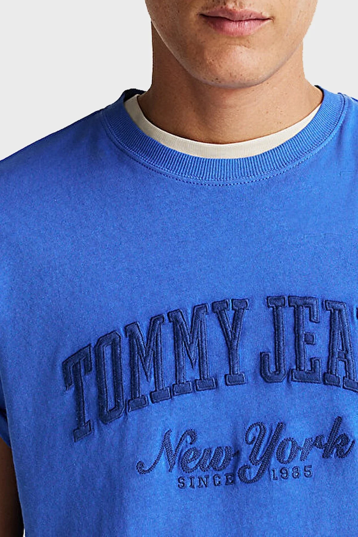 Tommy Jeans % 100 Pamuk Regular Fit Bisiklet Yaka Logolu Erkek T Shirt DM0DM20356 C6E MAVİ - 4