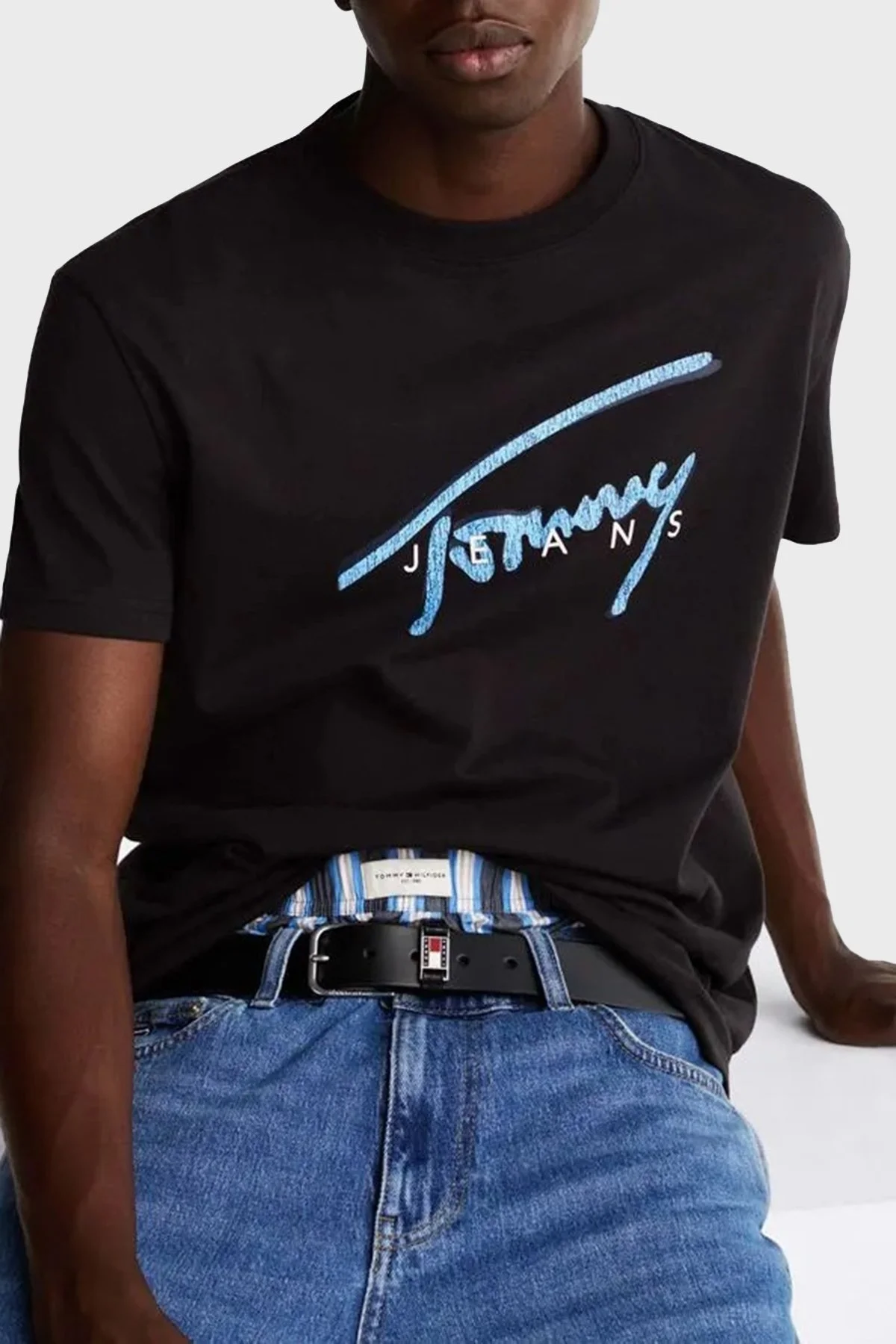 Tommy Jeans % 100 Pamuk Regular Fit Bisiklet Yaka Logolu Erkek T Shirt DM0DM21109 BDS SİYAH - 4