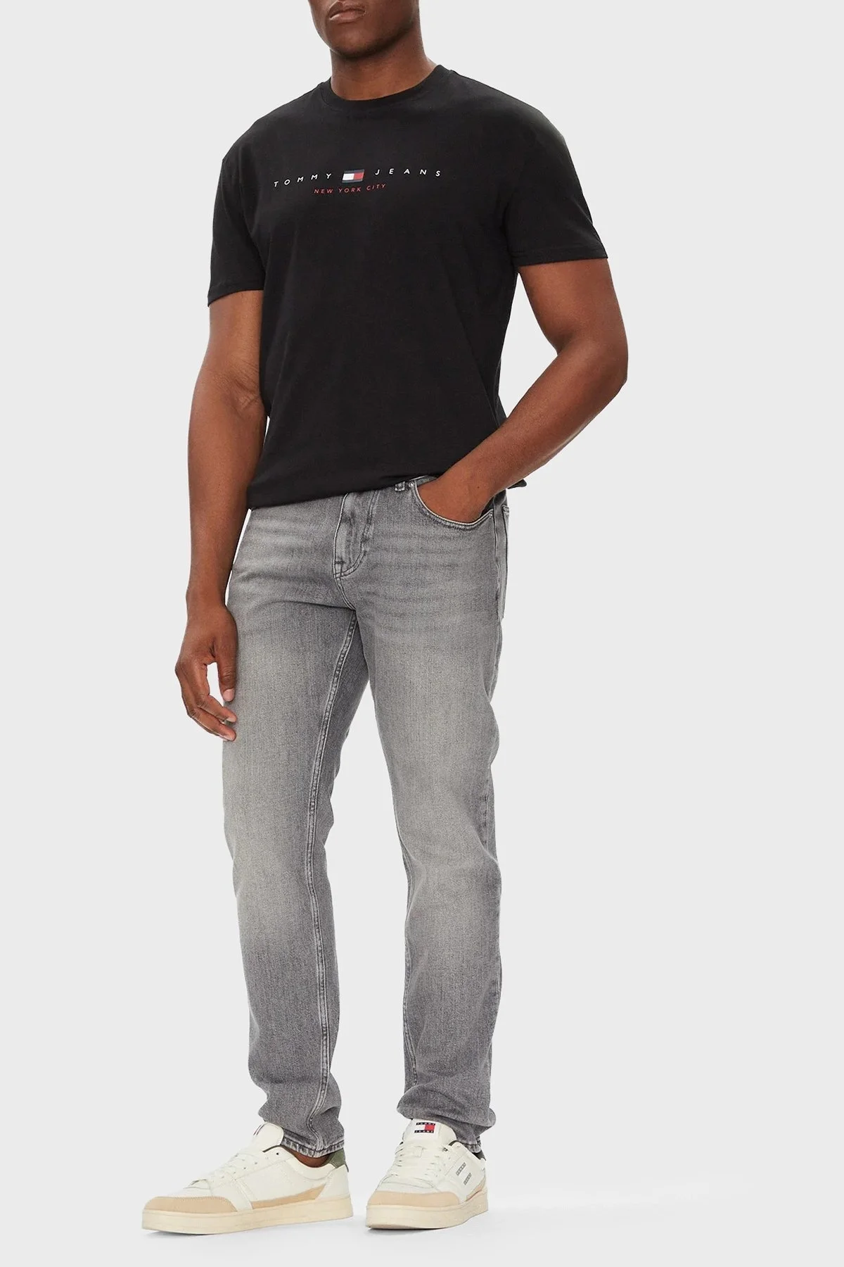 Tommy Jeans % 100 Pamuk Regular Fit Bisiklet Yaka Logolu Erkek T Shirt DM0DM21911 BDS SİYAH - 2