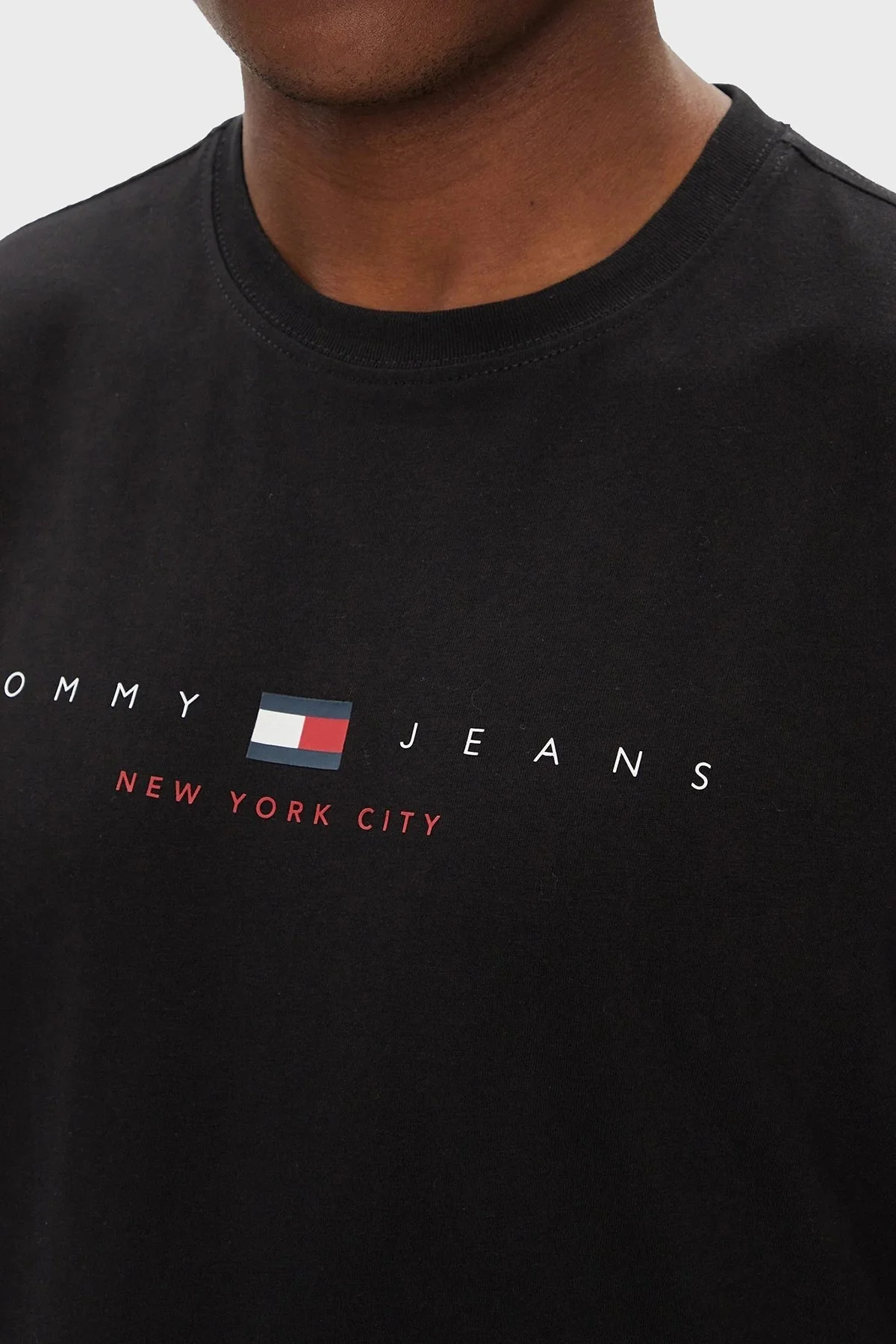 Tommy Jeans % 100 Pamuk Regular Fit Bisiklet Yaka Logolu Erkek T Shirt DM0DM21911 BDS SİYAH - 4