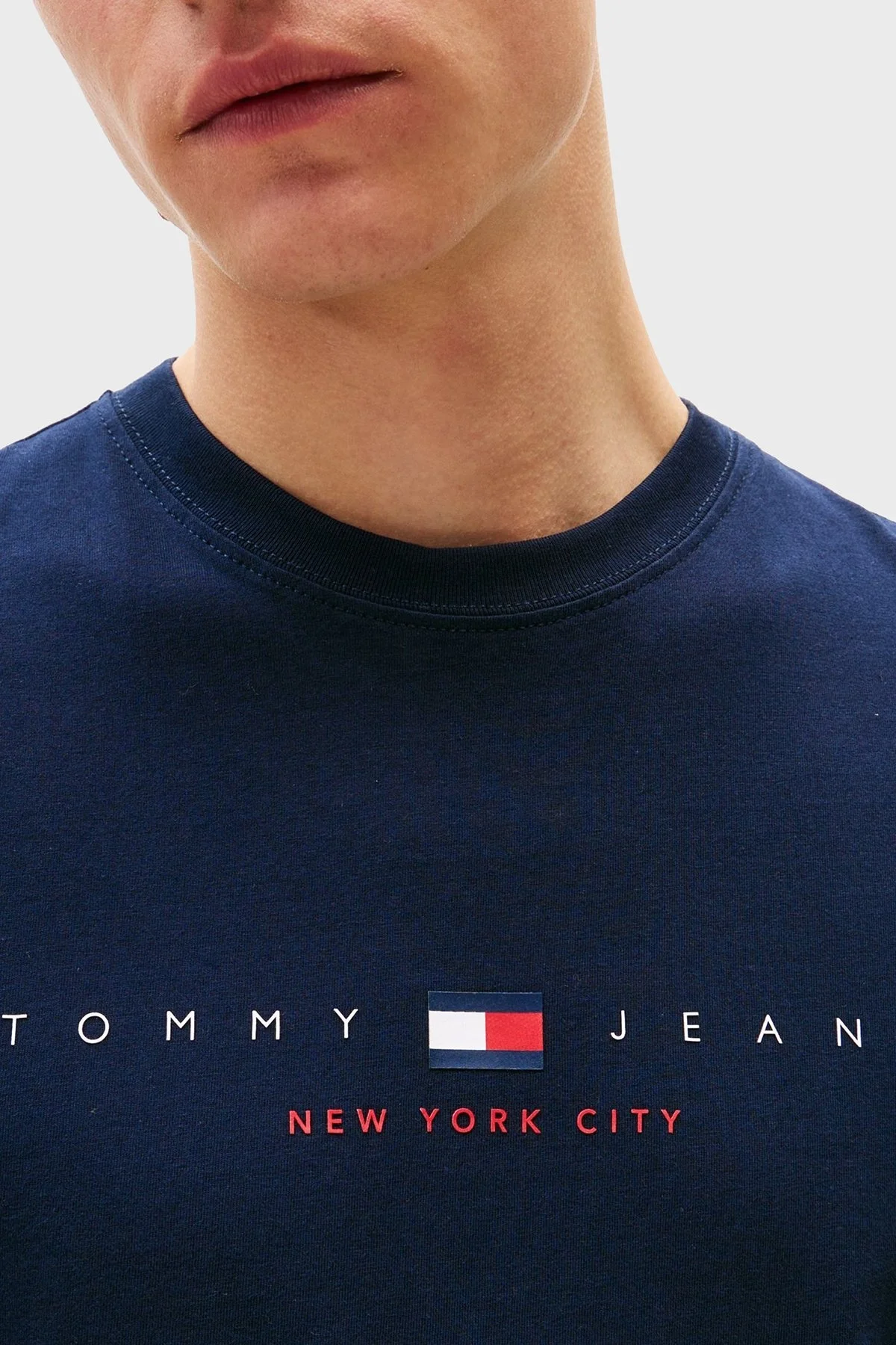 Tommy Jeans % 100 Pamuk Regular Fit Bisiklet Yaka Logolu Erkek T Shirt DM0DM21911 C1G LACİVERT - 4