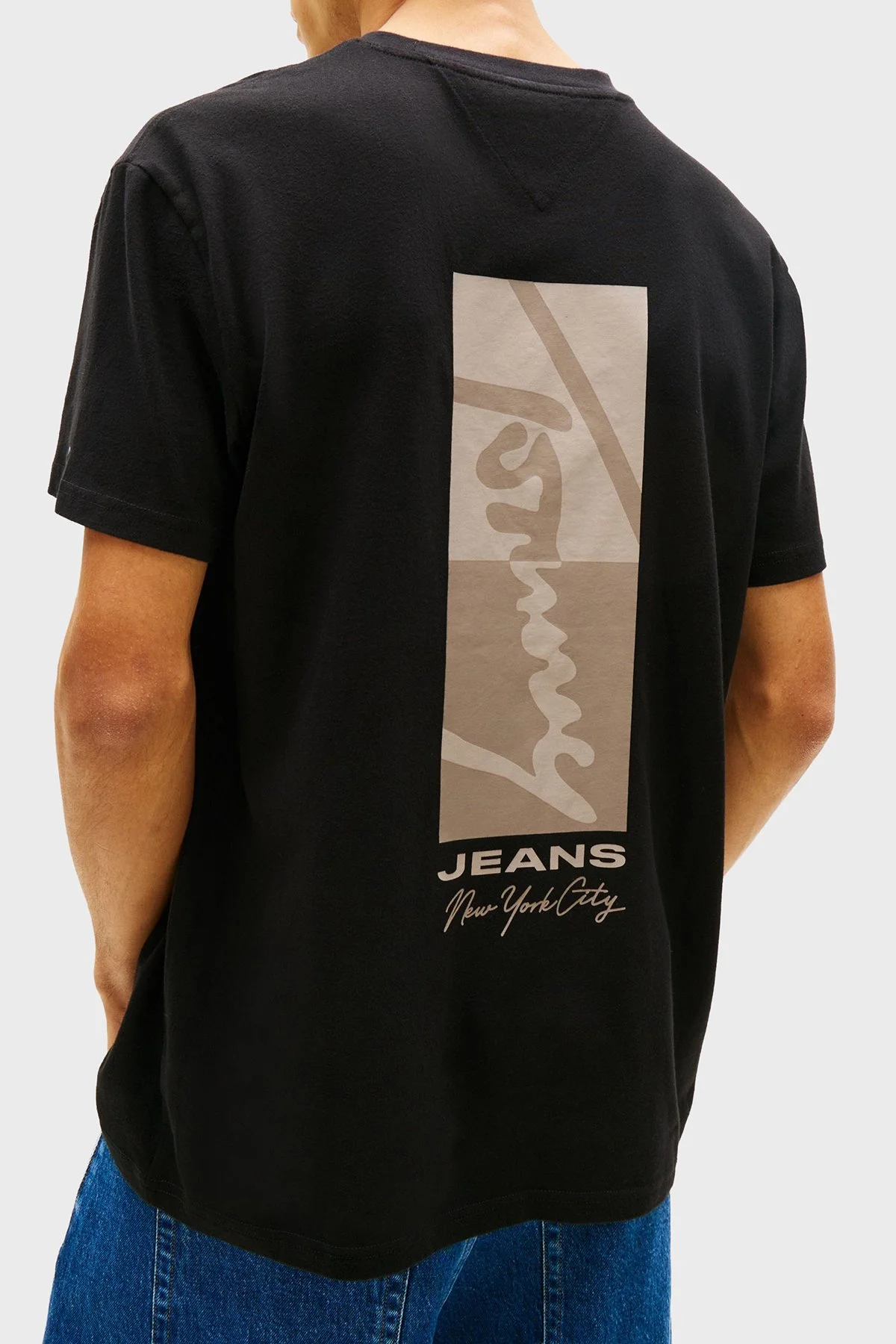 Tommy Jeans % 100 Pamuk Regular Fit Bisiklet Yaka Sırt Detaylı Erkek T Shirt DM0DM22532 BDS SİYAH - 3