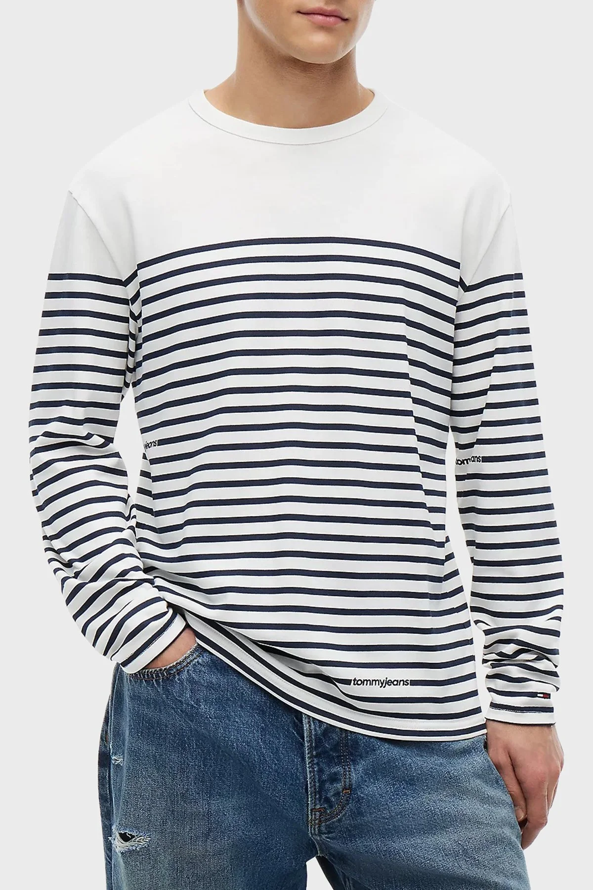 Tommy Jeans %100 Pamuk Regular Fit Bisiklet Yaka Uzun Kollu Erkek T Shirt DM0DM23183 YBH Beyaz - 1