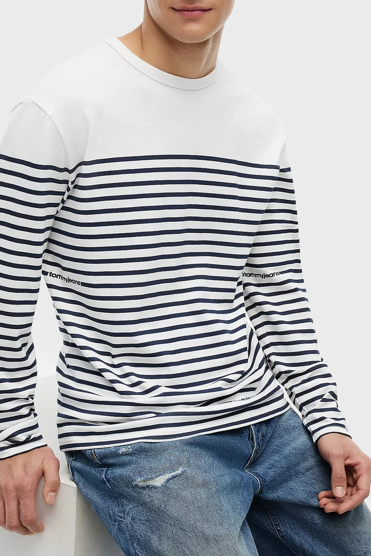 Tommy Jeans %100 Pamuk Regular Fit Bisiklet Yaka Uzun Kollu Erkek T Shirt DM0DM23183 YBH Beyaz - 3