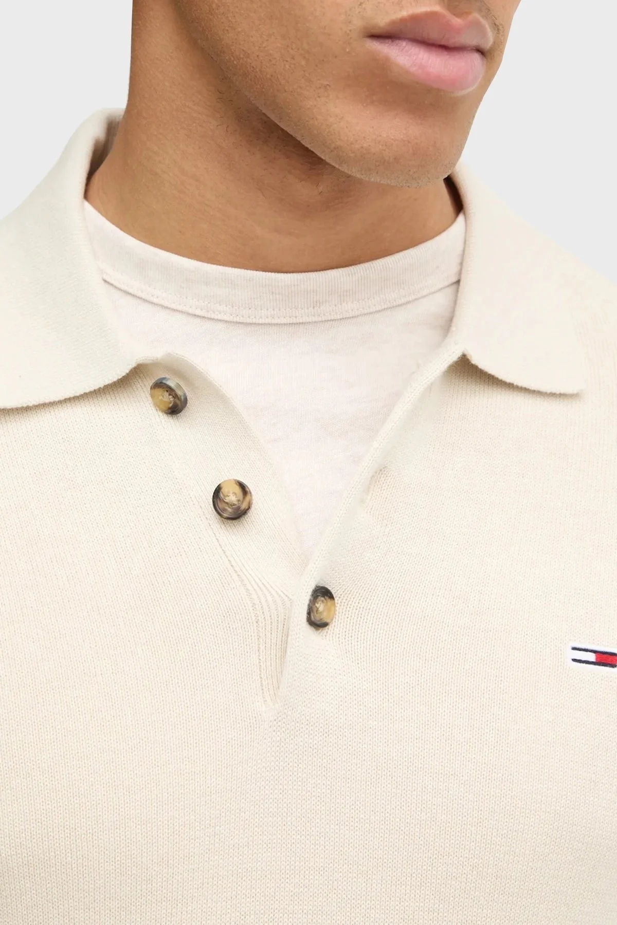 Tommy Jeans % 100 Pamuk Regular Fit Düğmeli Erkek Polo Yaka Kazak DM0DM20304 ACH KREM - 4