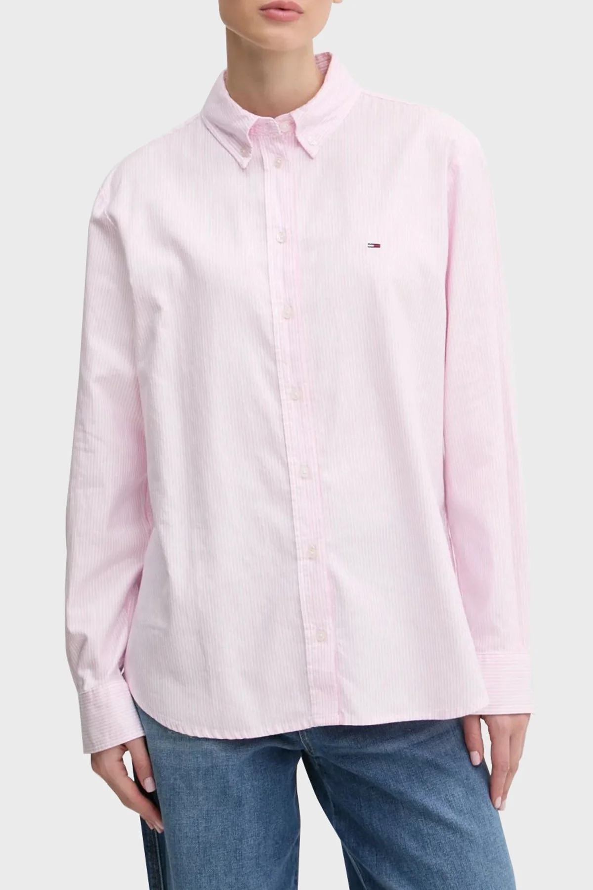 Tommy Jeans % 100 Pamuk Regular Fit Düğmeli Yaka Bayan Gömlek DW0DW19890 0D5 PEMBE-BEYAZ - 1