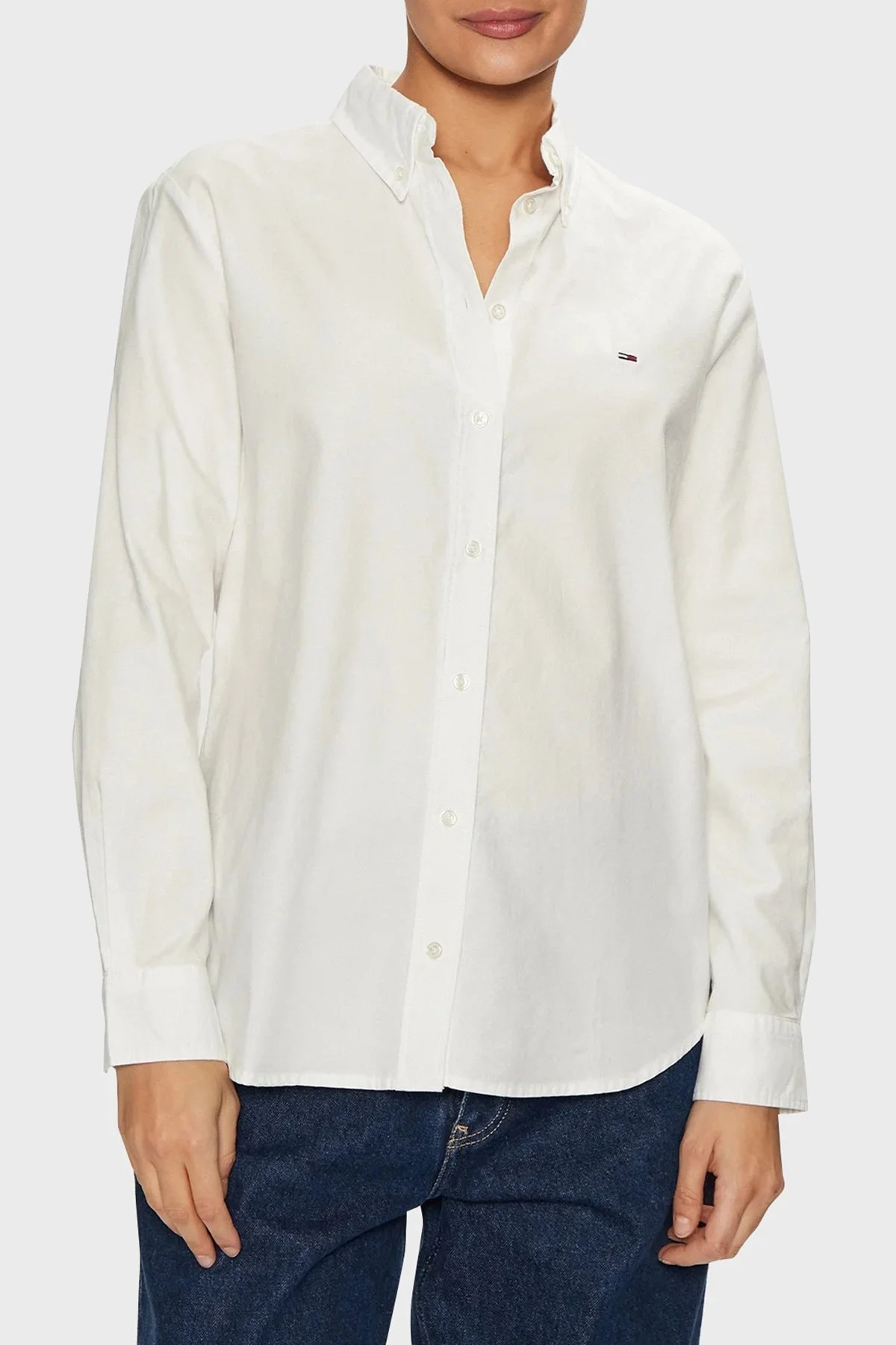 Tommy Jeans % 100 Pamuk Regular Fit Düğmeli Yaka Bayan Gömlek DW0DW19890 YBL BEYAZ - 1