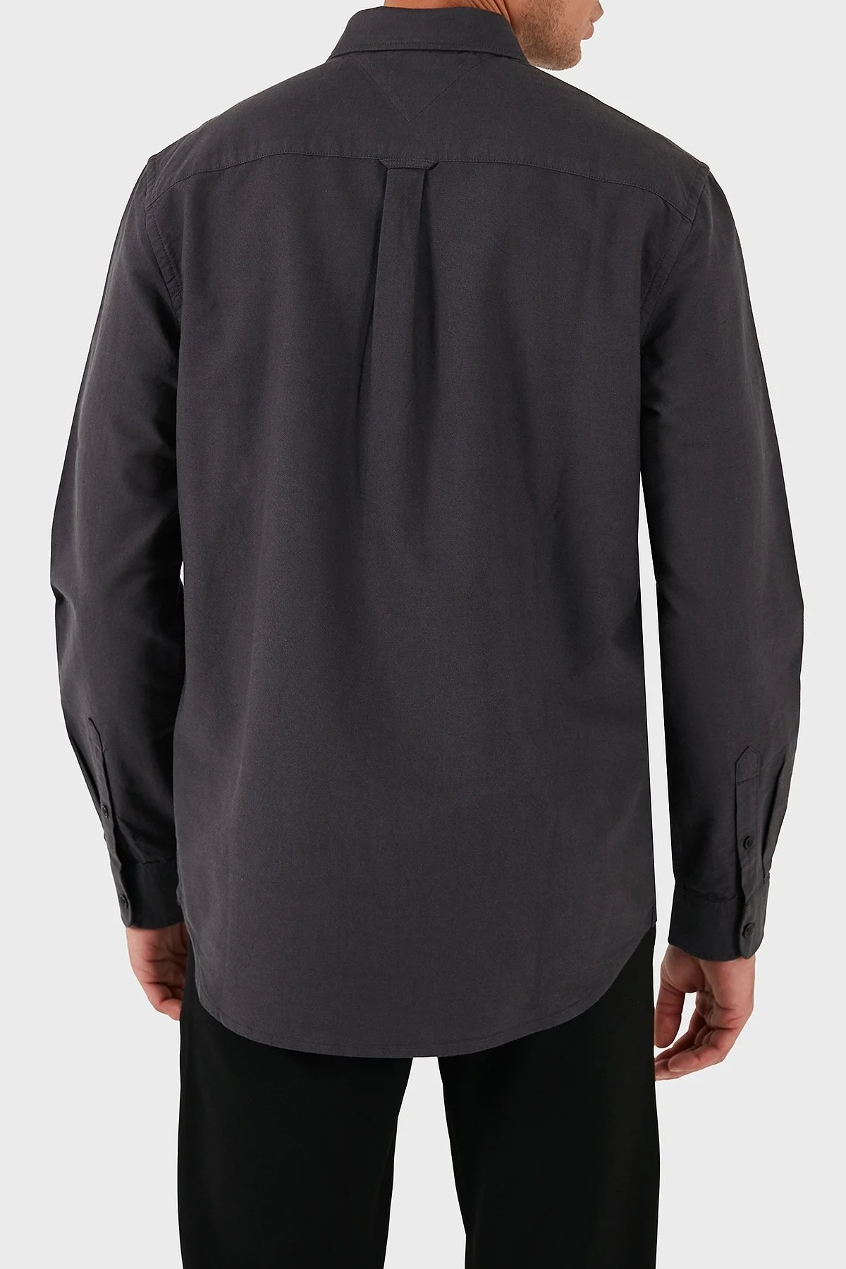 Tommy Jeans % 100 Pamuk Regular Fit Düğmeli Yaka Erkek Gömlek DM0DM21298 BDS SİYAH - 2