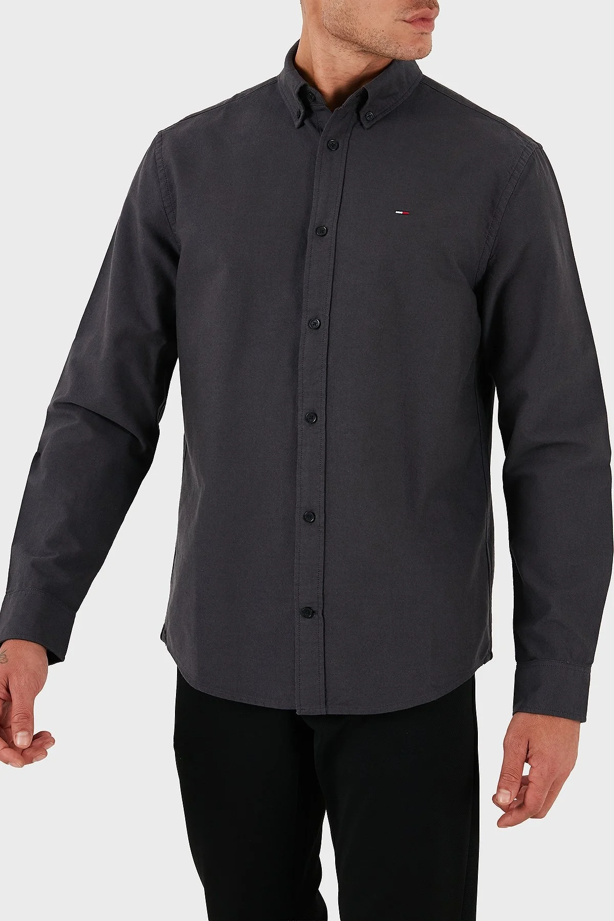 Tommy Jeans % 100 Pamuk Regular Fit Düğmeli Yaka Erkek Gömlek DM0DM21298 BDS SİYAH - 3