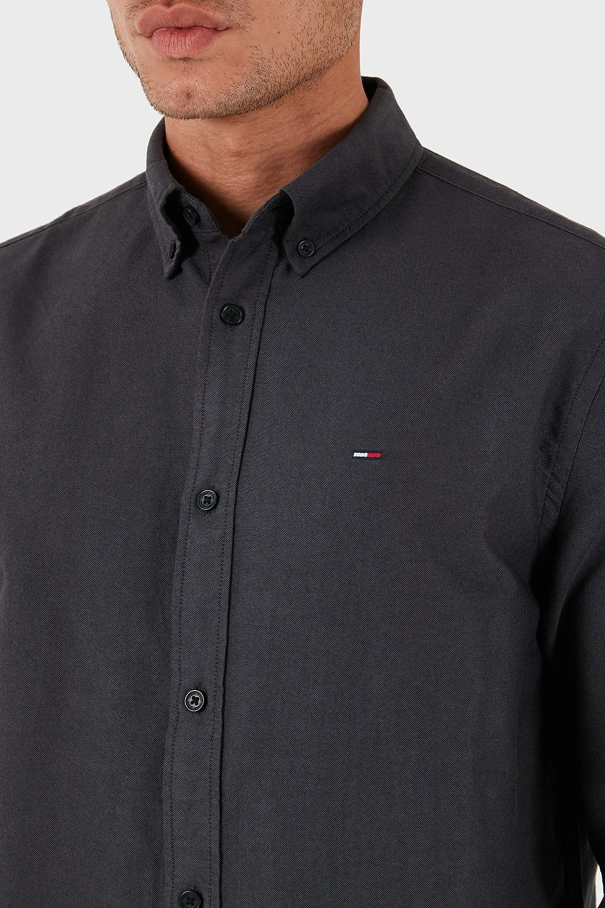 Tommy Jeans % 100 Pamuk Regular Fit Düğmeli Yaka Erkek Gömlek DM0DM21298 BDS SİYAH - 5