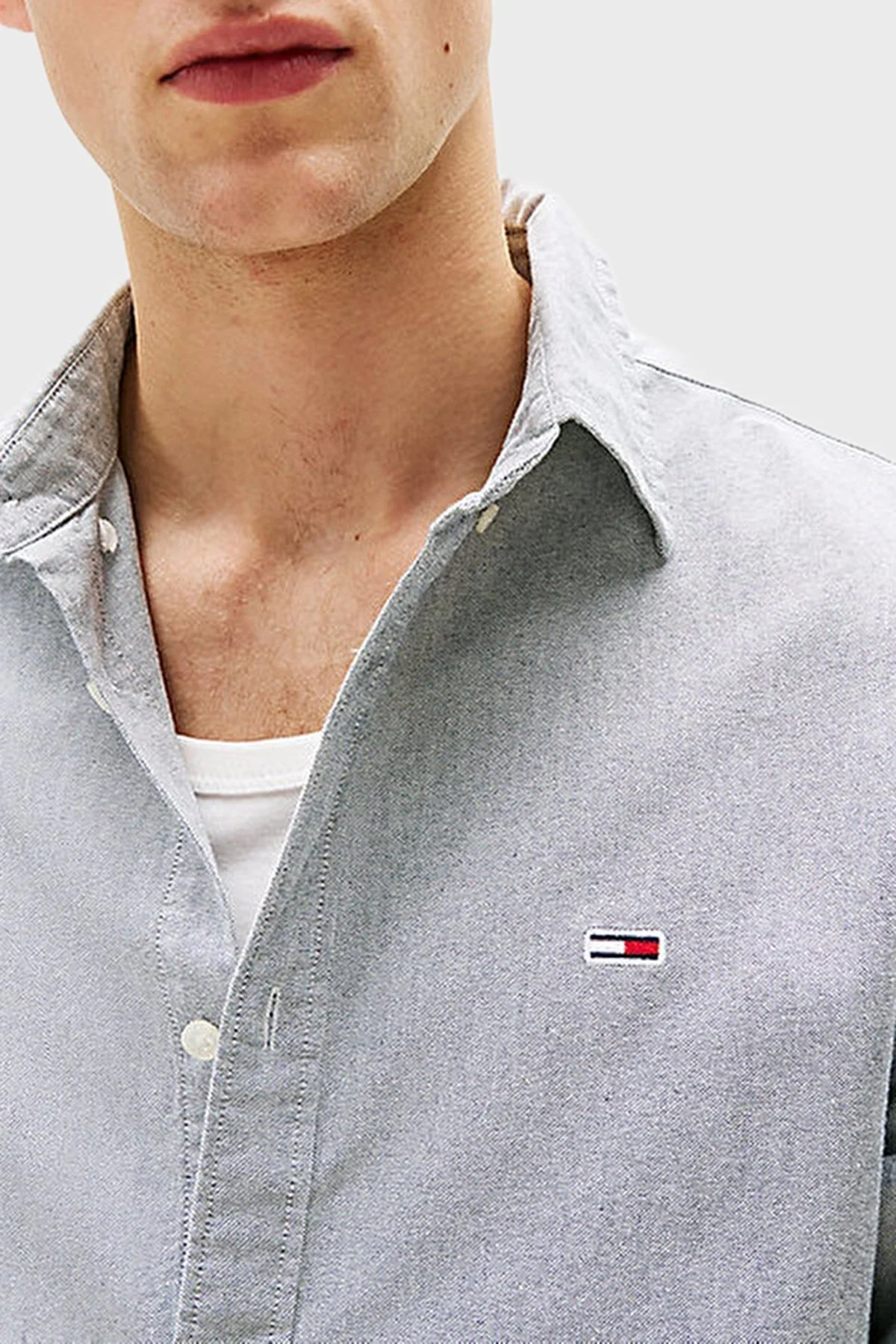 Tommy Jeans % 100 Pamuk Regular Fit Düğmeli Yaka Erkek Gömlek DM0DM21298 C1G LACİVERT - 4