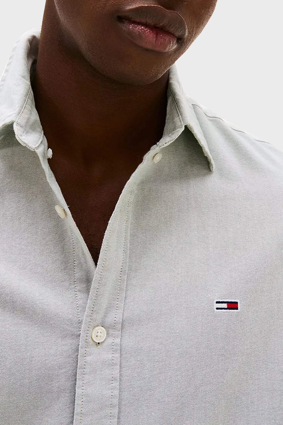 Tommy Jeans % 100 Pamuk Regular Fit Düğmeli Yaka Erkek Gömlek DM0DM21298 MR6 YEŞİL - 4