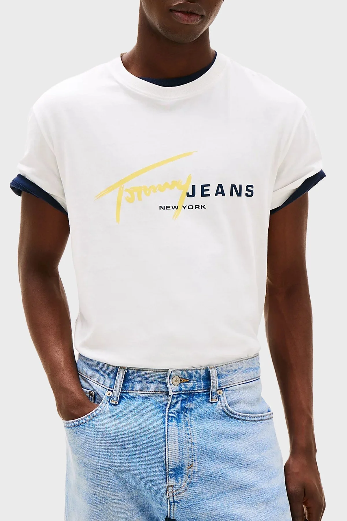 Tommy Jeans % 100 Pamuk Regular Fit Grafiti Logolu Erkek T Shirt DM0DM20817 YBL BEYAZ - 1