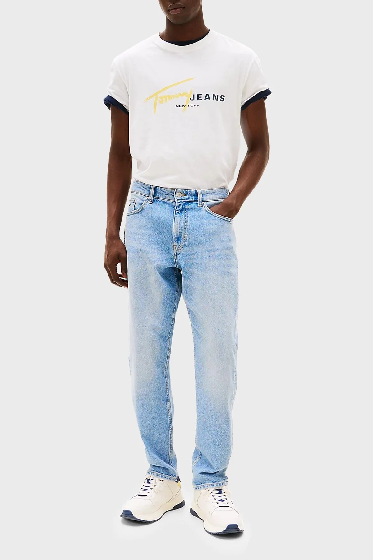 Tommy Jeans % 100 Pamuk Regular Fit Grafiti Logolu Erkek T Shirt DM0DM20817 YBL BEYAZ - 2